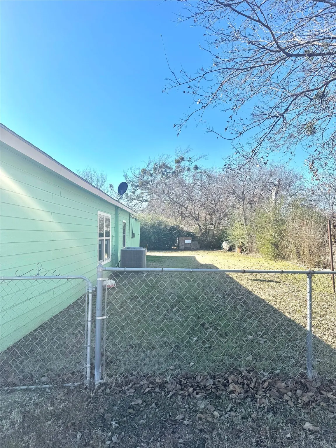 Single Family Residence For Sale in Jack County , 238 S 8th Street, Jacksboro, Texas 76458, 3 Bedrooms, 1 Bathroom, Garage spaces, 1,260 Sqft, built in 1950, Price $149,000, mls#21157770, Real Estate Agent in Jacksboro, Homes For Sale in Jack county, Homes For Sale in Jacksboro, Realtor in Jacksboro Texas, Real Estate Brokerage Independent Realty Texas, Luminita Cordes Realtor