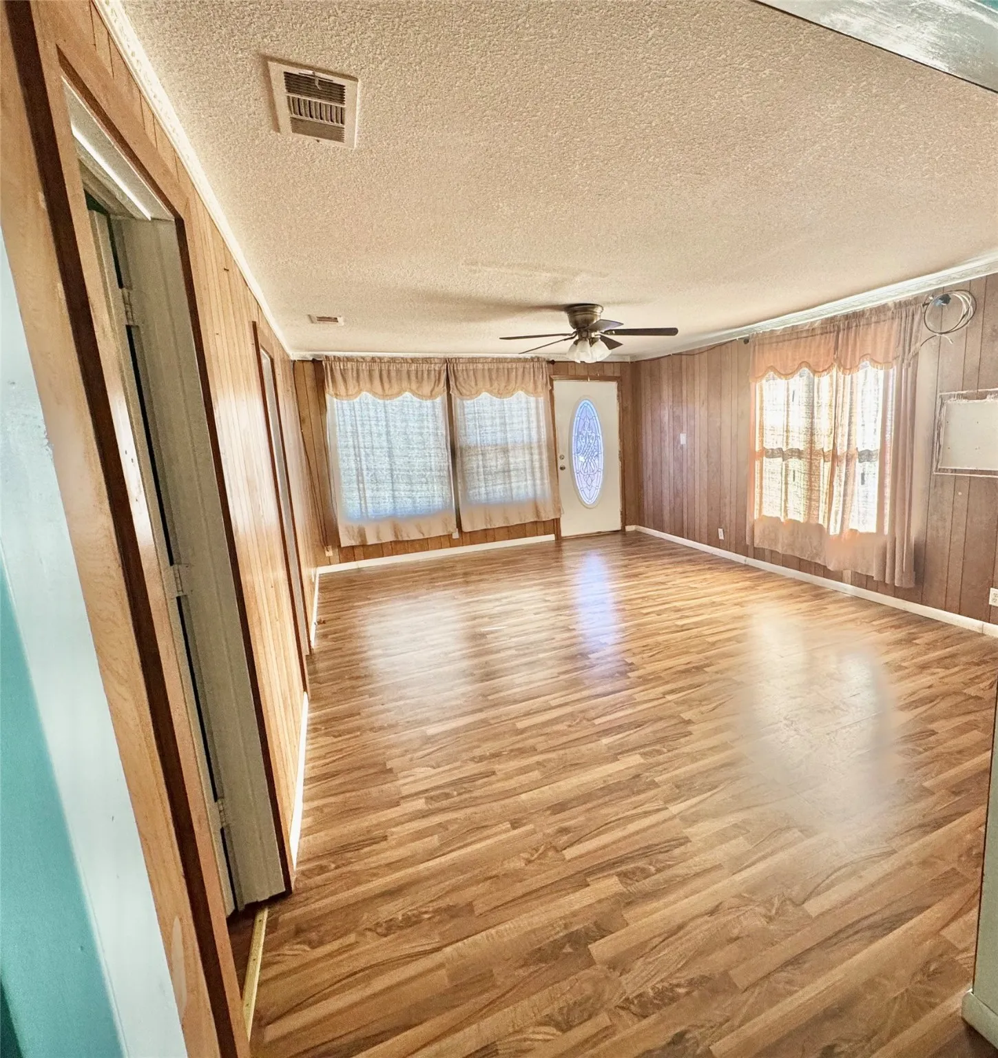 Single Family Residence For Sale in Jack County , 238 S 8th Street, Jacksboro, Texas 76458, 3 Bedrooms, 1 Bathroom, Garage spaces, 1,260 Sqft, built in 1950, Price $149,000, mls#21157770, Real Estate Agent in Jacksboro, Homes For Sale in Jack county, Homes For Sale in Jacksboro, Realtor in Jacksboro Texas, Real Estate Brokerage Independent Realty Texas, Luminita Cordes Realtor