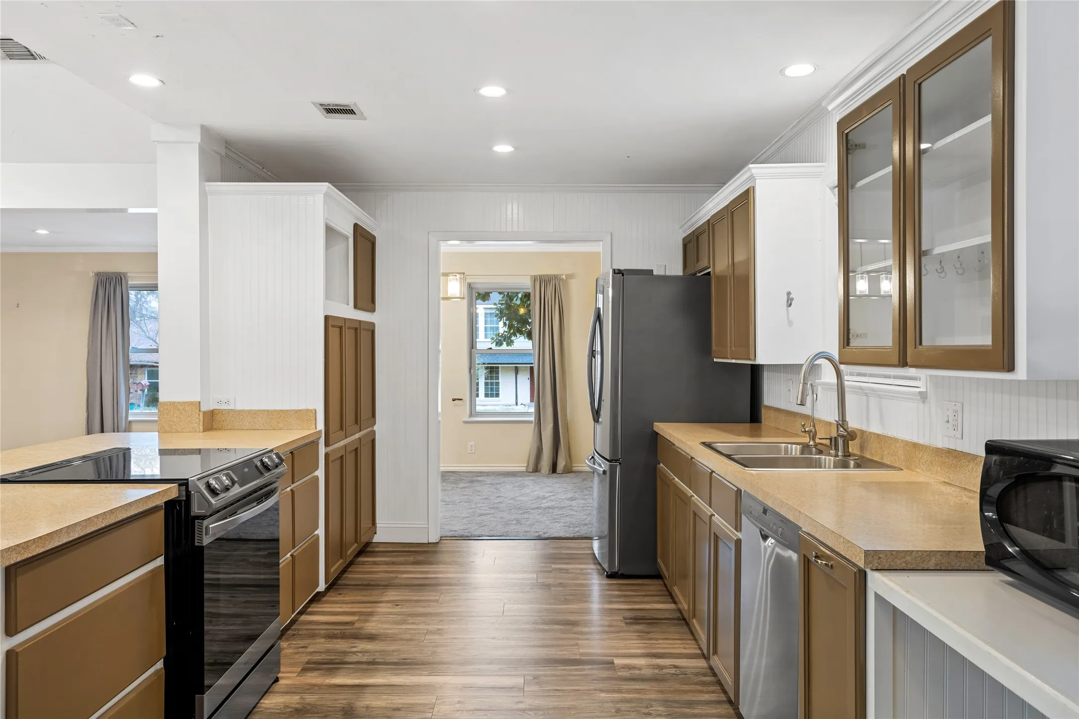 Single Family Residence For Sale in Grayson County , 1401 Greenbrier Drive, Sherman, Texas 75092, 3 Bedrooms, 2 Bathrooms, 2 Garage spaces, 1,932 Sqft, built in 1967, Price $309,900, mls#21157792, Real Estate Agent in Sherman, Homes For Sale in Grayson county, Homes For Sale in Sherman, Realtor in Sherman Texas, Real Estate Brokerage Independent Realty Texas, Luminita Cordes Realtor