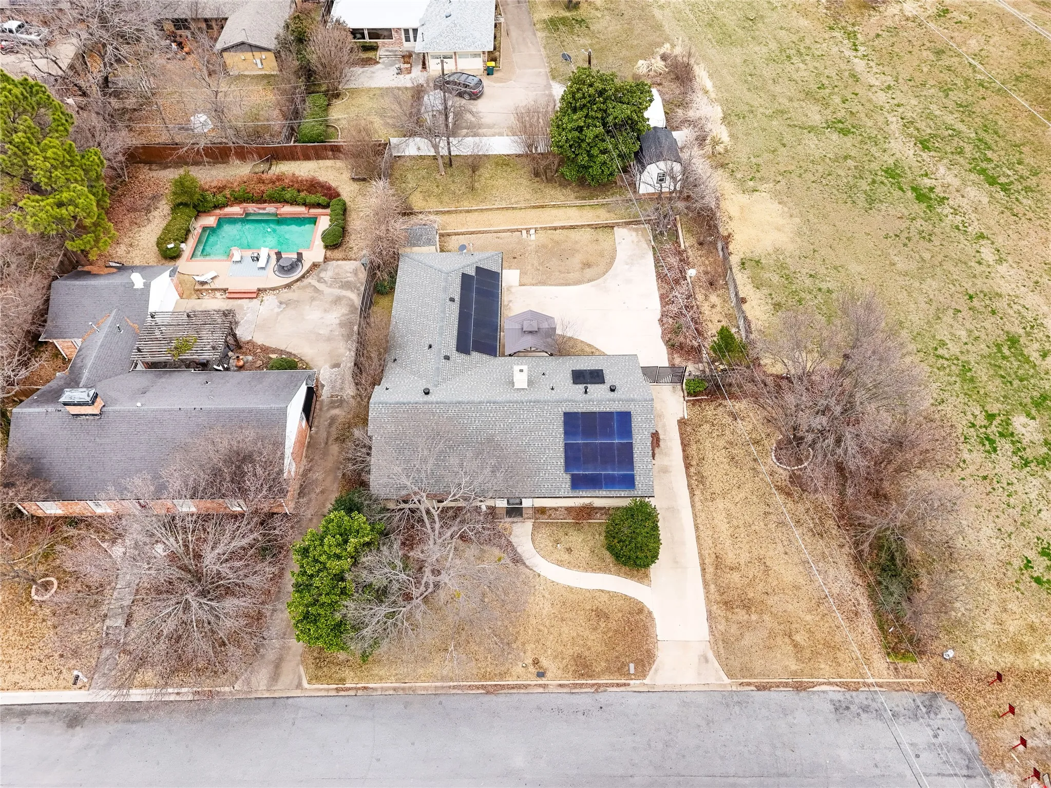Single Family Residence For Sale in Grayson County , 1401 Greenbrier Drive, Sherman, Texas 75092, 3 Bedrooms, 2 Bathrooms, 2 Garage spaces, 1,932 Sqft, built in 1967, Price $309,900, mls#21157792, Real Estate Agent in Sherman, Homes For Sale in Grayson county, Homes For Sale in Sherman, Realtor in Sherman Texas, Real Estate Brokerage Independent Realty Texas, Luminita Cordes Realtor