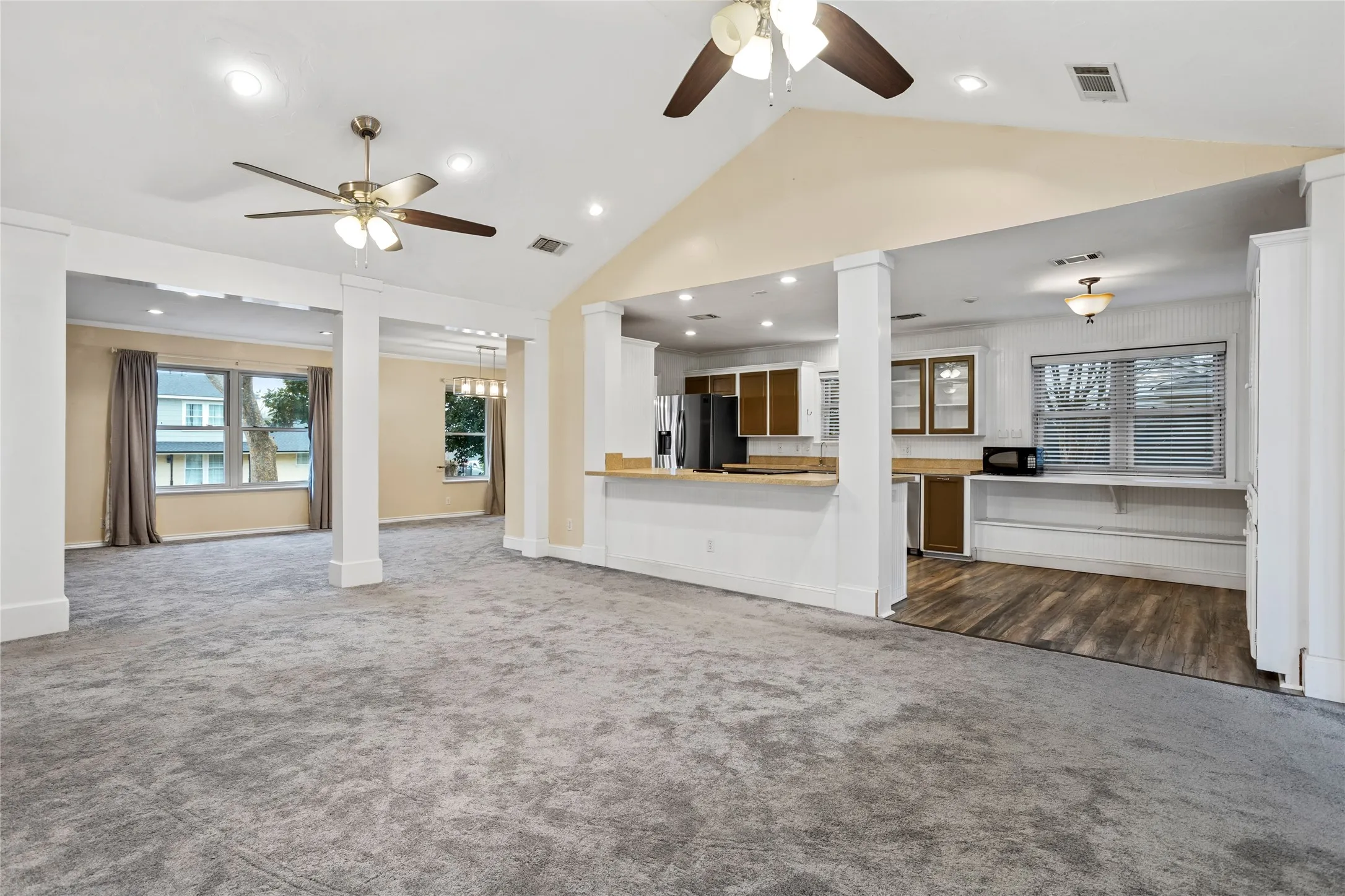 Single Family Residence For Sale in Grayson County , 1401 Greenbrier Drive, Sherman, Texas 75092, 3 Bedrooms, 2 Bathrooms, 2 Garage spaces, 1,932 Sqft, built in 1967, Price $309,900, mls#21157792, Real Estate Agent in Sherman, Homes For Sale in Grayson county, Homes For Sale in Sherman, Realtor in Sherman Texas, Real Estate Brokerage Independent Realty Texas, Luminita Cordes Realtor