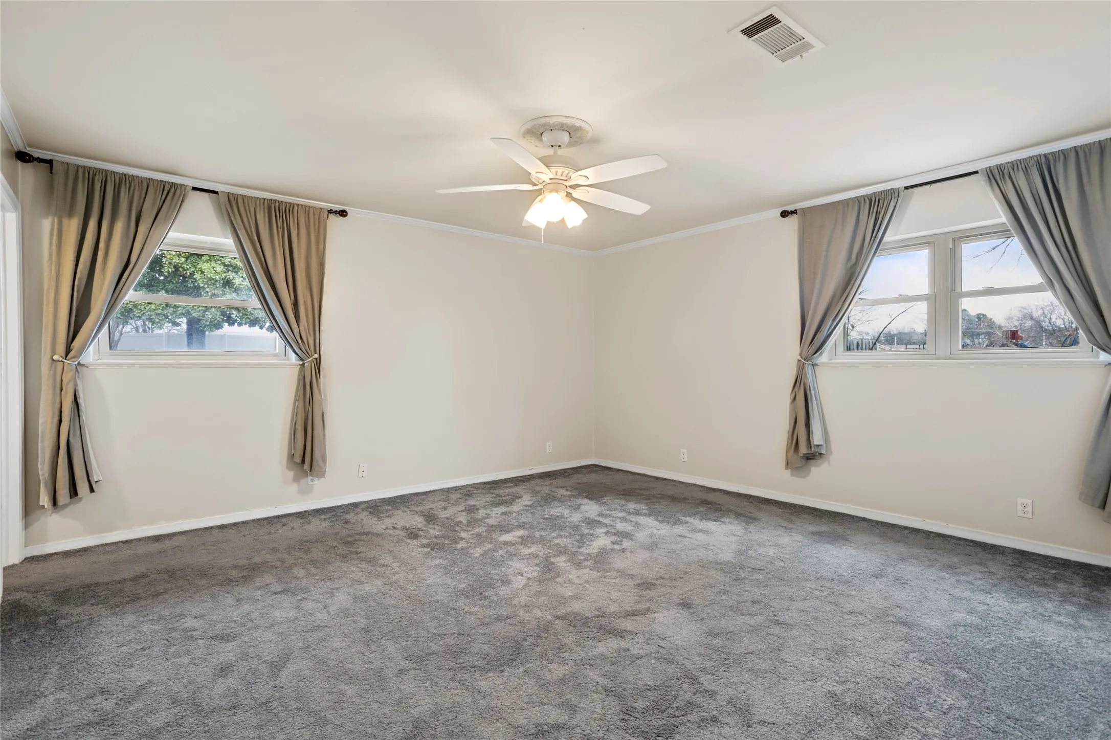 Single Family Residence For Sale in Grayson County , 1401 Greenbrier Drive, Sherman, Texas 75092, 3 Bedrooms, 2 Bathrooms, 2 Garage spaces, 1,932 Sqft, built in 1967, Price $309,900, mls#21157792, Real Estate Agent in Sherman, Homes For Sale in Grayson county, Homes For Sale in Sherman, Realtor in Sherman Texas, Real Estate Brokerage Independent Realty Texas, Luminita Cordes Realtor