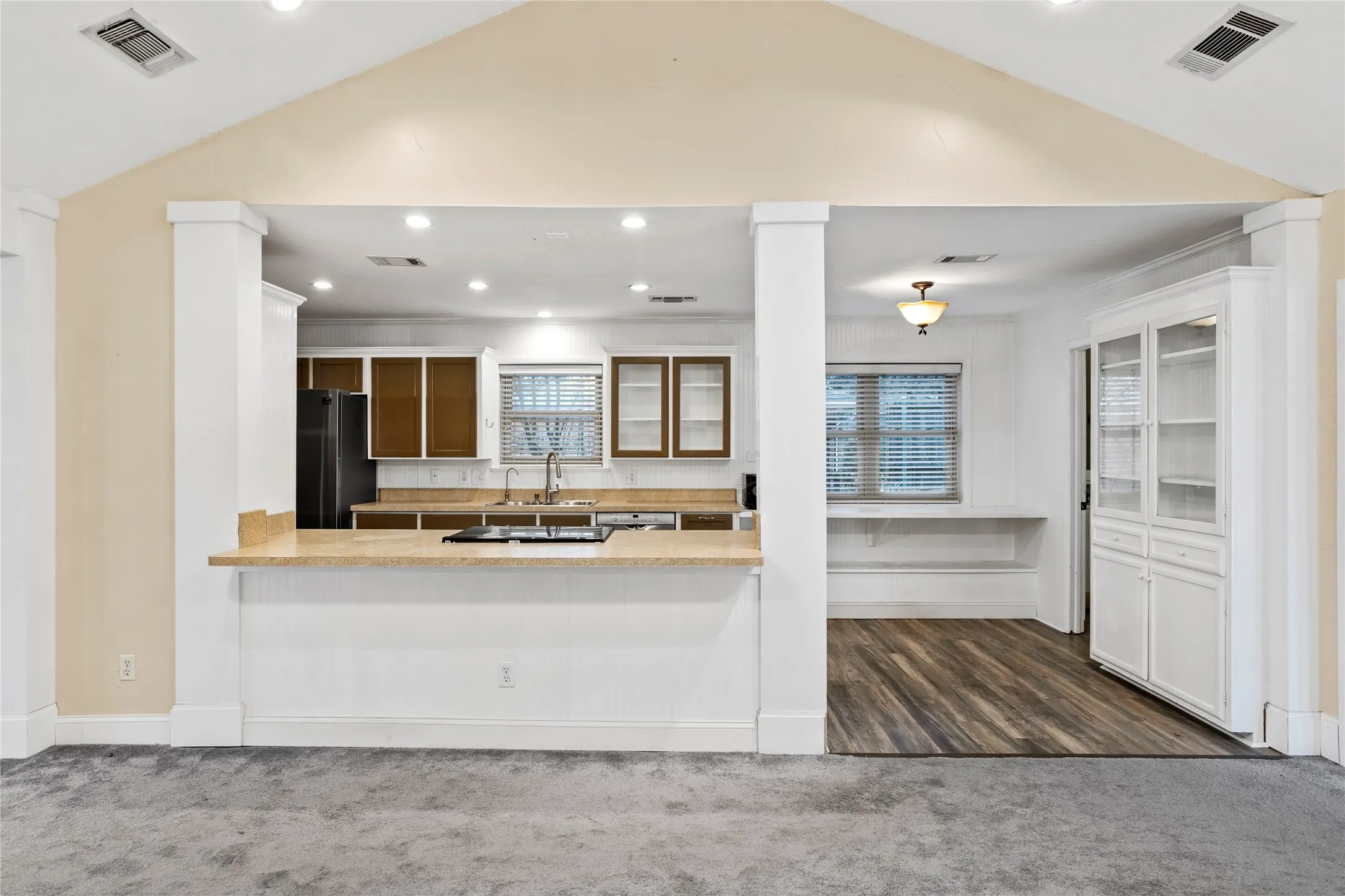 Single Family Residence For Sale in Grayson County , 1401 Greenbrier Drive, Sherman, Texas 75092, 3 Bedrooms, 2 Bathrooms, 2 Garage spaces, 1,932 Sqft, built in 1967, Price $309,900, mls#21157792, Real Estate Agent in Sherman, Homes For Sale in Grayson county, Homes For Sale in Sherman, Realtor in Sherman Texas, Real Estate Brokerage Independent Realty Texas, Luminita Cordes Realtor
