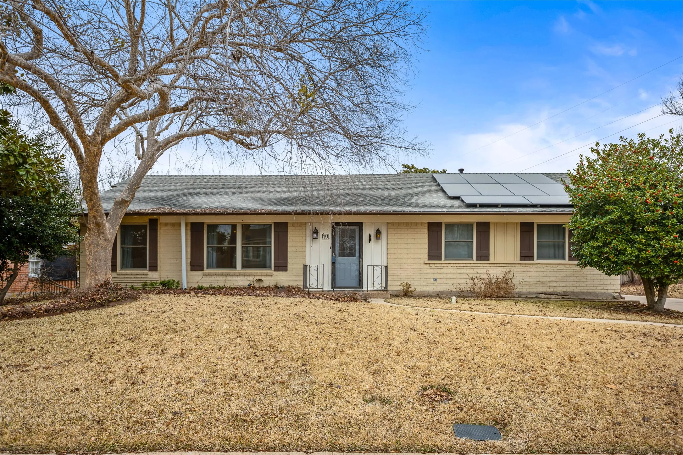 Single Family Residence For Sale in Grayson County , 1401 Greenbrier Drive, Sherman, Texas 75092, 3 Bedrooms, 2 Bathrooms, 2 Garage spaces, 1,932 Sqft, built in 1967, Price $309,900, mls#21157792, Real Estate Agent in Sherman, Homes For Sale in Grayson county, Homes For Sale in Sherman, Realtor in Sherman Texas, Real Estate Brokerage Independent Realty Texas, Luminita Cordes Realtor