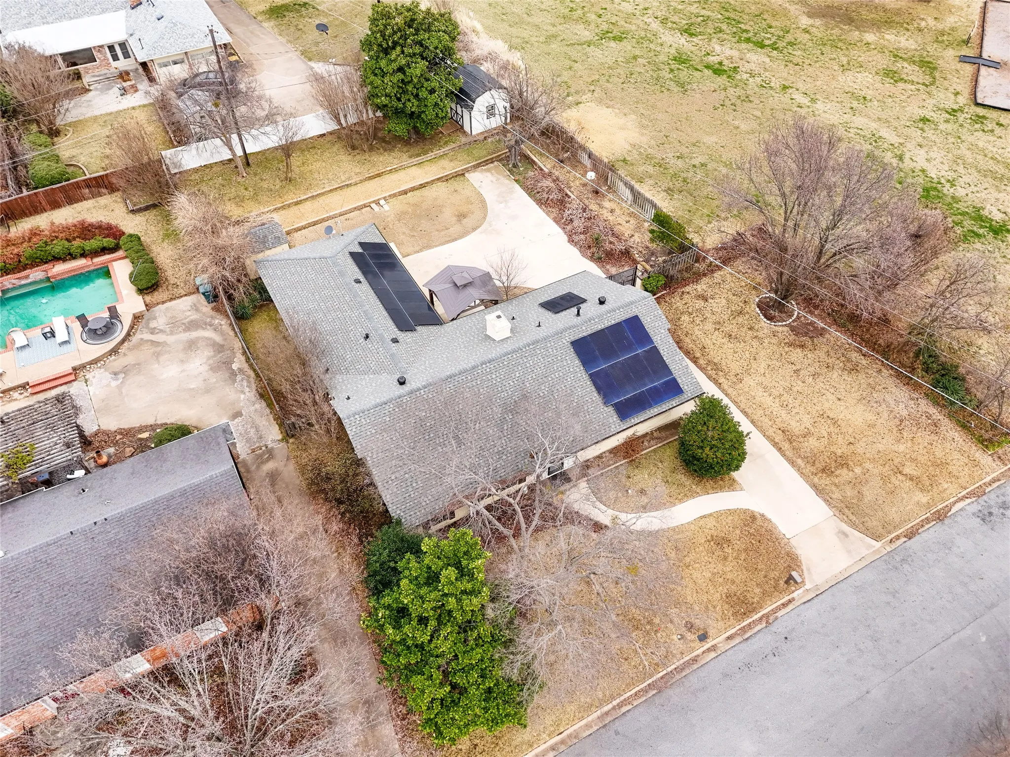 Single Family Residence For Sale in Grayson County , 1401 Greenbrier Drive, Sherman, Texas 75092, 3 Bedrooms, 2 Bathrooms, 2 Garage spaces, 1,932 Sqft, built in 1967, Price $309,900, mls#21157792, Real Estate Agent in Sherman, Homes For Sale in Grayson county, Homes For Sale in Sherman, Realtor in Sherman Texas, Real Estate Brokerage Independent Realty Texas, Luminita Cordes Realtor