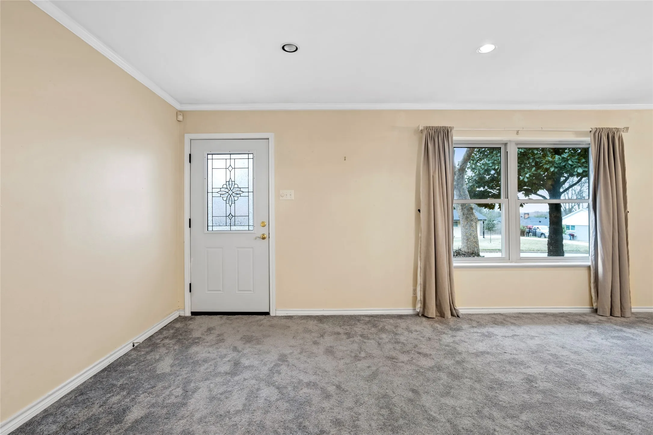 Single Family Residence For Sale in Grayson County , 1401 Greenbrier Drive, Sherman, Texas 75092, 3 Bedrooms, 2 Bathrooms, 2 Garage spaces, 1,932 Sqft, built in 1967, Price $309,900, mls#21157792, Real Estate Agent in Sherman, Homes For Sale in Grayson county, Homes For Sale in Sherman, Realtor in Sherman Texas, Real Estate Brokerage Independent Realty Texas, Luminita Cordes Realtor