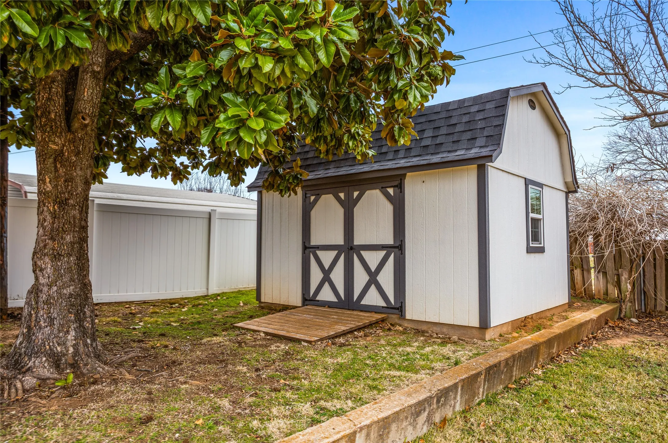 Single Family Residence For Sale in Grayson County , 1401 Greenbrier Drive, Sherman, Texas 75092, 3 Bedrooms, 2 Bathrooms, 2 Garage spaces, 1,932 Sqft, built in 1967, Price $309,900, mls#21157792, Real Estate Agent in Sherman, Homes For Sale in Grayson county, Homes For Sale in Sherman, Realtor in Sherman Texas, Real Estate Brokerage Independent Realty Texas, Luminita Cordes Realtor