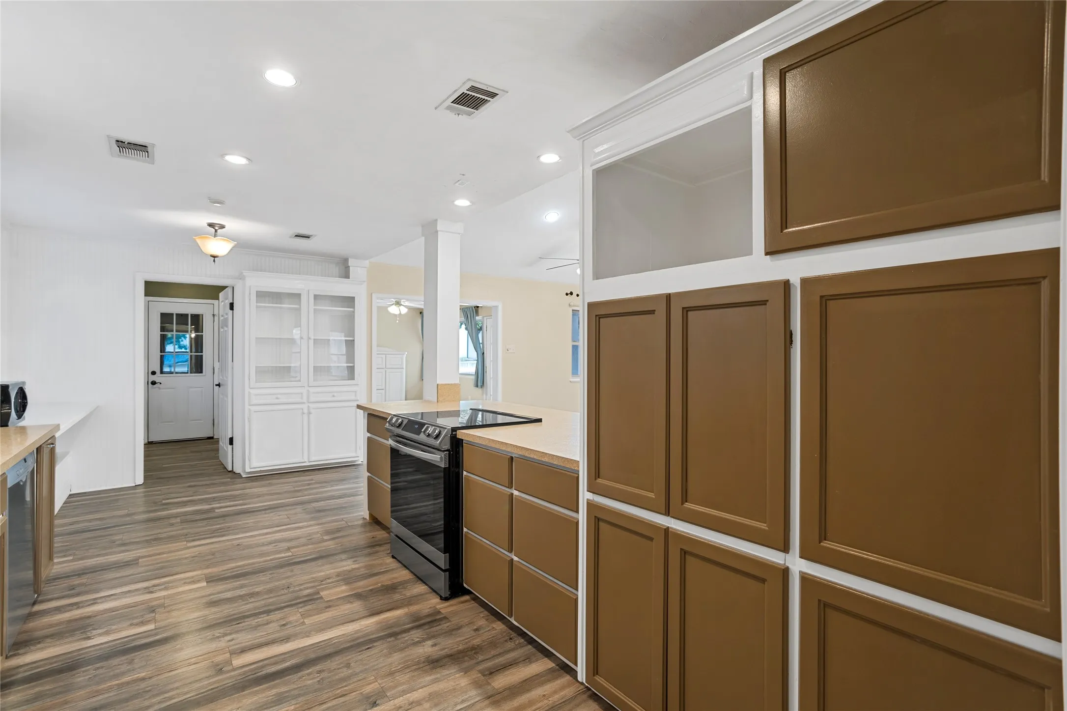 Single Family Residence For Sale in Grayson County , 1401 Greenbrier Drive, Sherman, Texas 75092, 3 Bedrooms, 2 Bathrooms, 2 Garage spaces, 1,932 Sqft, built in 1967, Price $309,900, mls#21157792, Real Estate Agent in Sherman, Homes For Sale in Grayson county, Homes For Sale in Sherman, Realtor in Sherman Texas, Real Estate Brokerage Independent Realty Texas, Luminita Cordes Realtor