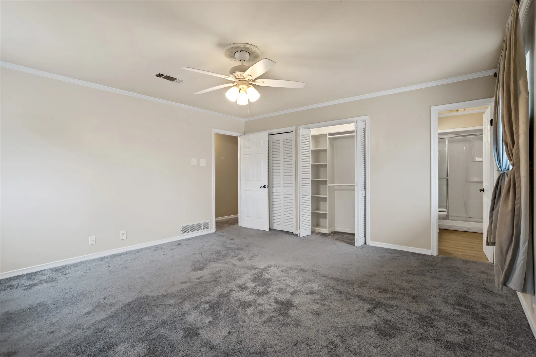 Single Family Residence For Sale in Grayson County , 1401 Greenbrier Drive, Sherman, Texas 75092, 3 Bedrooms, 2 Bathrooms, 2 Garage spaces, 1,932 Sqft, built in 1967, Price $309,900, mls#21157792, Real Estate Agent in Sherman, Homes For Sale in Grayson county, Homes For Sale in Sherman, Realtor in Sherman Texas, Real Estate Brokerage Independent Realty Texas, Luminita Cordes Realtor