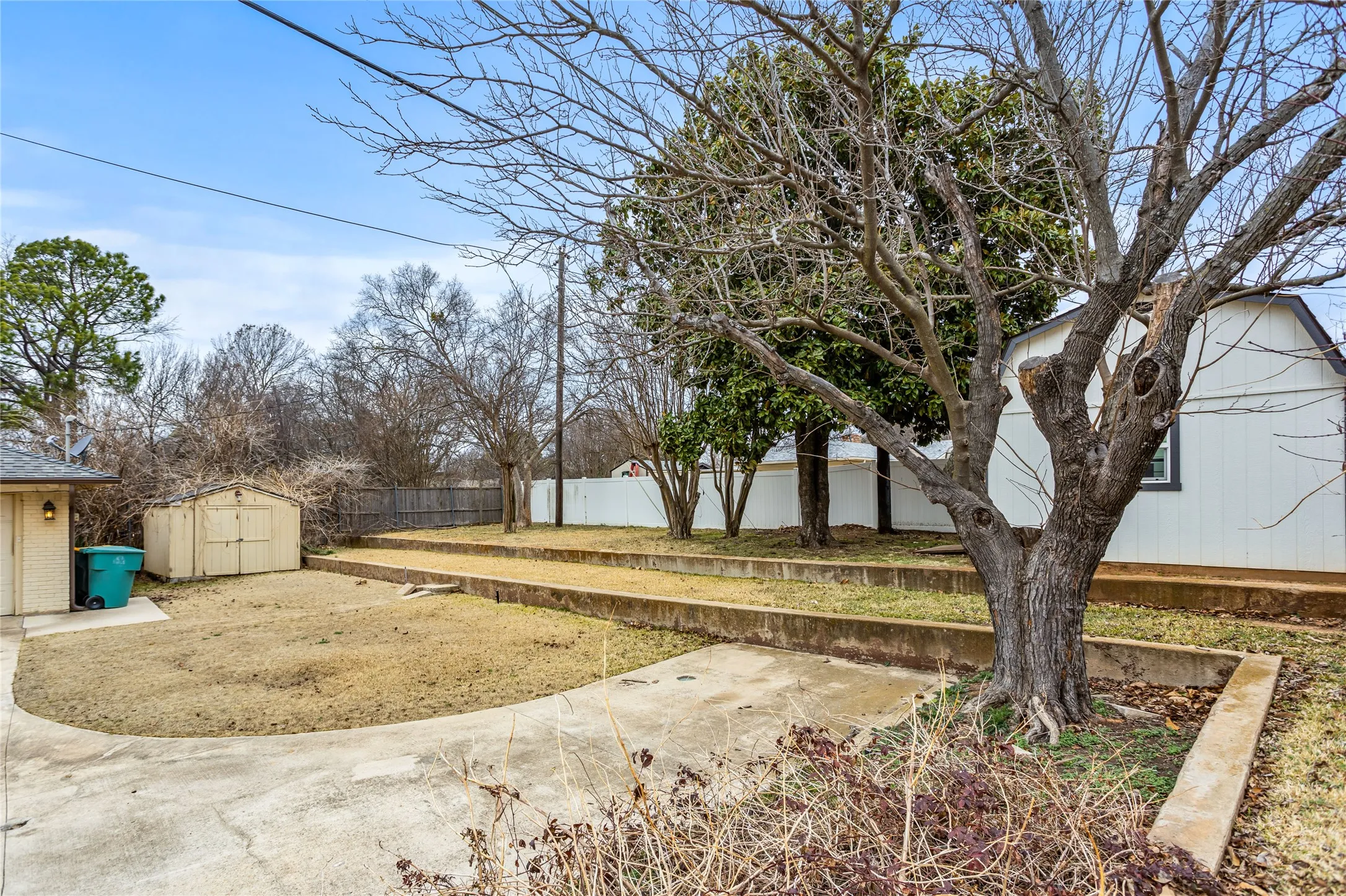 Single Family Residence For Sale in Grayson County , 1401 Greenbrier Drive, Sherman, Texas 75092, 3 Bedrooms, 2 Bathrooms, 2 Garage spaces, 1,932 Sqft, built in 1967, Price $309,900, mls#21157792, Real Estate Agent in Sherman, Homes For Sale in Grayson county, Homes For Sale in Sherman, Realtor in Sherman Texas, Real Estate Brokerage Independent Realty Texas, Luminita Cordes Realtor