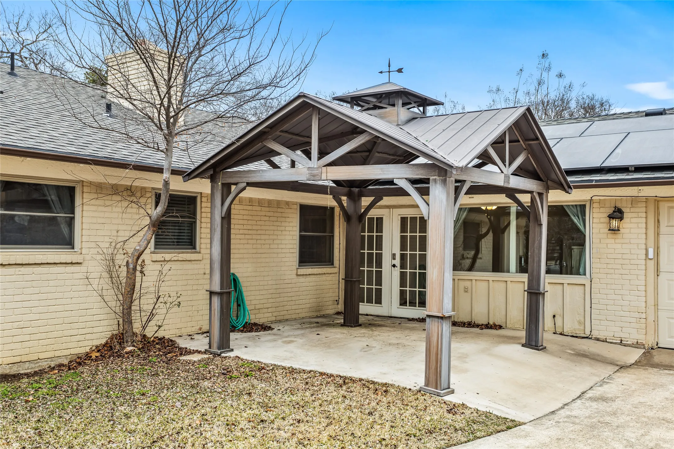 Single Family Residence For Sale in Grayson County , 1401 Greenbrier Drive, Sherman, Texas 75092, 3 Bedrooms, 2 Bathrooms, 2 Garage spaces, 1,932 Sqft, built in 1967, Price $309,900, mls#21157792, Real Estate Agent in Sherman, Homes For Sale in Grayson county, Homes For Sale in Sherman, Realtor in Sherman Texas, Real Estate Brokerage Independent Realty Texas, Luminita Cordes Realtor