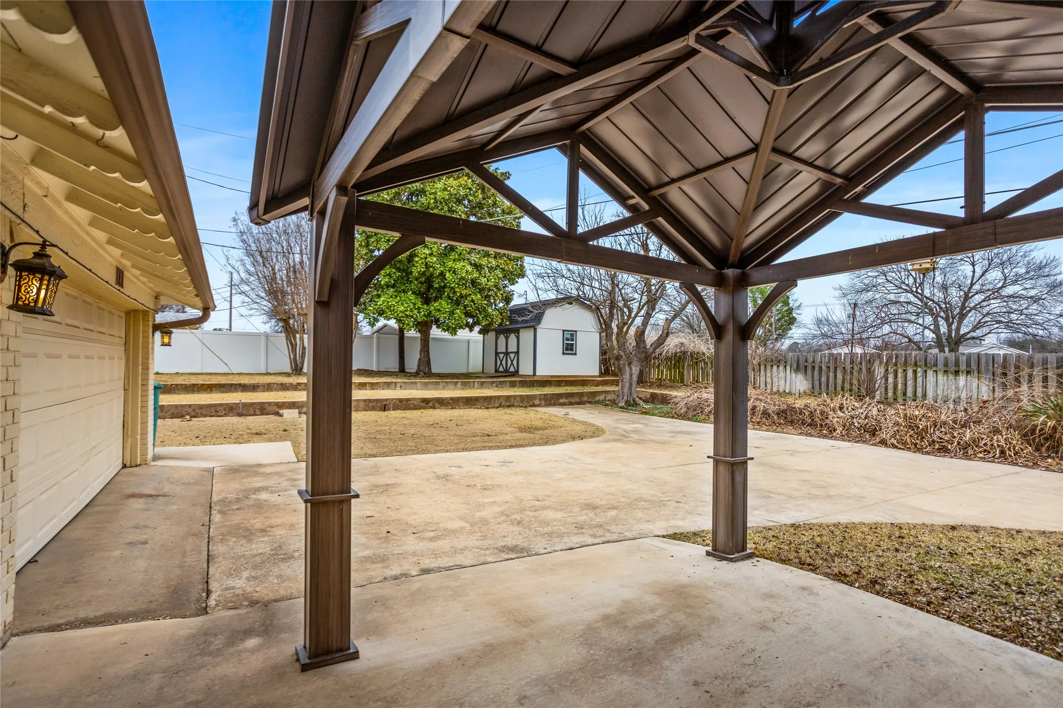 Single Family Residence For Sale in Grayson County , 1401 Greenbrier Drive, Sherman, Texas 75092, 3 Bedrooms, 2 Bathrooms, 2 Garage spaces, 1,932 Sqft, built in 1967, Price $309,900, mls#21157792, Real Estate Agent in Sherman, Homes For Sale in Grayson county, Homes For Sale in Sherman, Realtor in Sherman Texas, Real Estate Brokerage Independent Realty Texas, Luminita Cordes Realtor