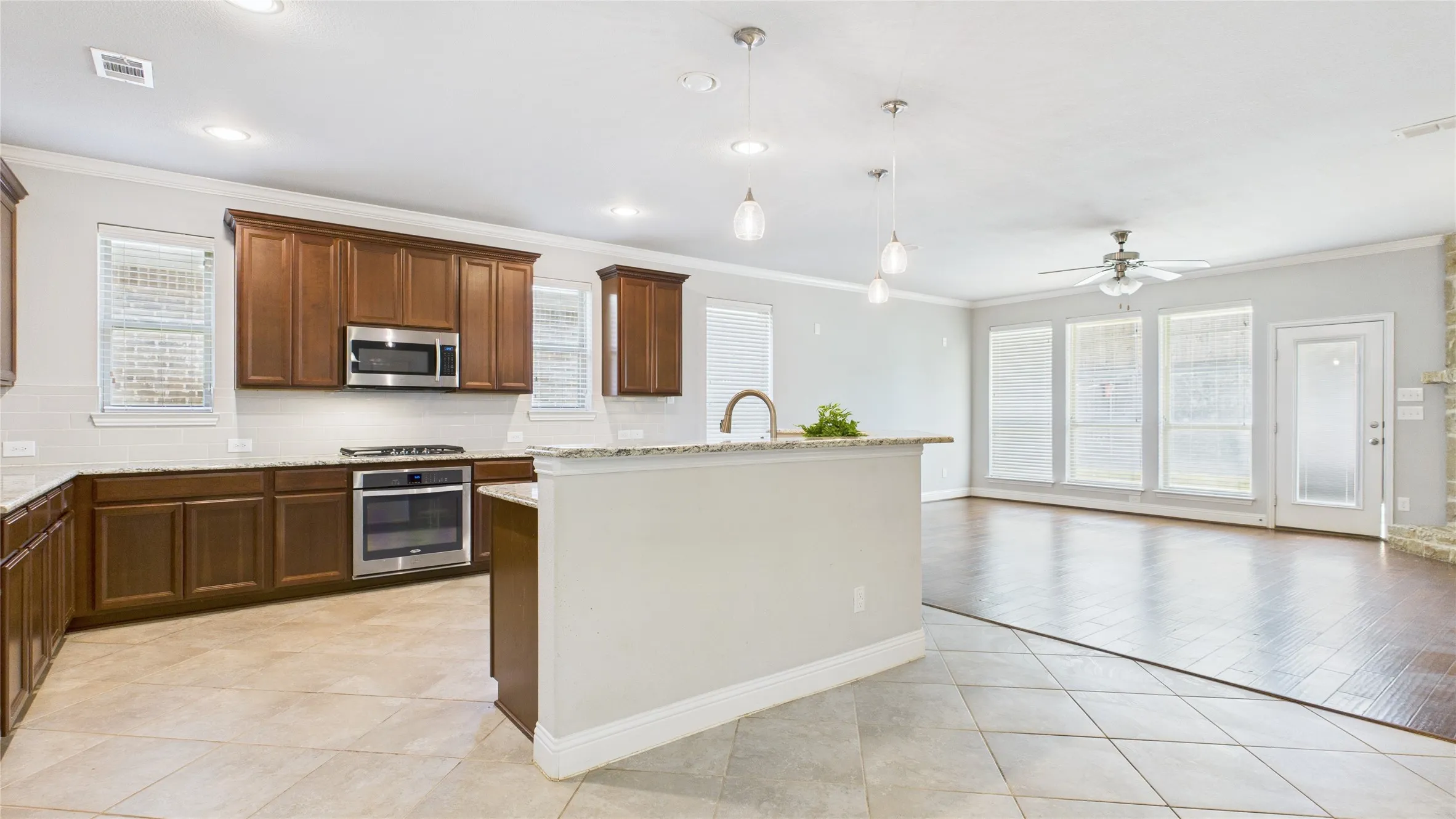 Single Family Residence For Sale in Denton County , 645 Sundrop Drive, Little Elm, Texas 75068, 4 Bedroom, 4 Bathroom, 2 Garage spaces, 3,855 Sqft, built in 2014, Preowned, mls#21157808, Real Estate Agent in Little Elm, Homes For Sale in Denton county, Homes For Sale in Little Elm, Realtor in Little Elm Texas, Real Estate Brokerage Independent Realty Texas, Luminita Cordes Realtor