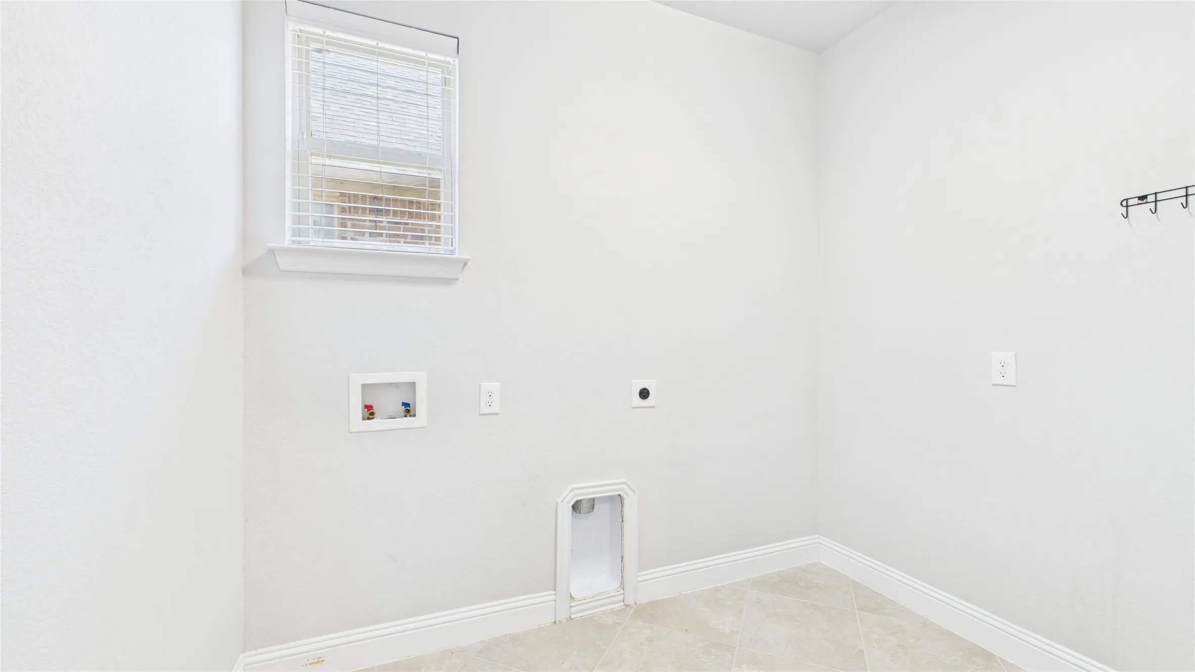 Single Family Residence For Sale in Denton County , 645 Sundrop Drive, Little Elm, Texas 75068, 4 Bedroom, 4 Bathroom, 2 Garage spaces, 3,855 Sqft, built in 2014, Preowned, mls#21157808, Real Estate Agent in Little Elm, Homes For Sale in Denton county, Homes For Sale in Little Elm, Realtor in Little Elm Texas, Real Estate Brokerage Independent Realty Texas, Luminita Cordes Realtor