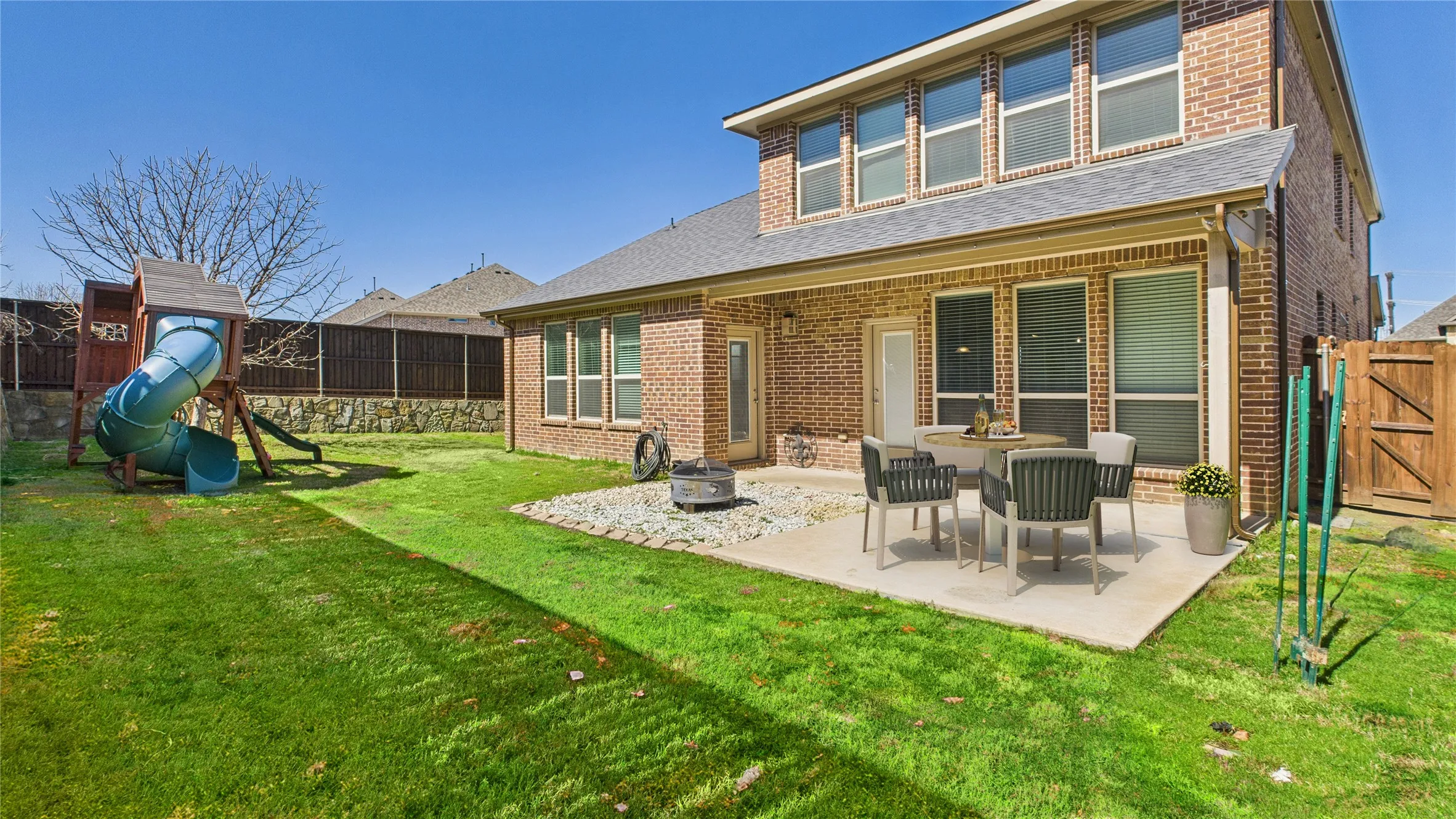 Single Family Residence For Sale in Denton County , 645 Sundrop Drive, Little Elm, Texas 75068, 4 Bedroom, 4 Bathroom, 2 Garage spaces, 3,855 Sqft, built in 2014, Preowned, mls#21157808, Real Estate Agent in Little Elm, Homes For Sale in Denton county, Homes For Sale in Little Elm, Realtor in Little Elm Texas, Real Estate Brokerage Independent Realty Texas, Luminita Cordes Realtor