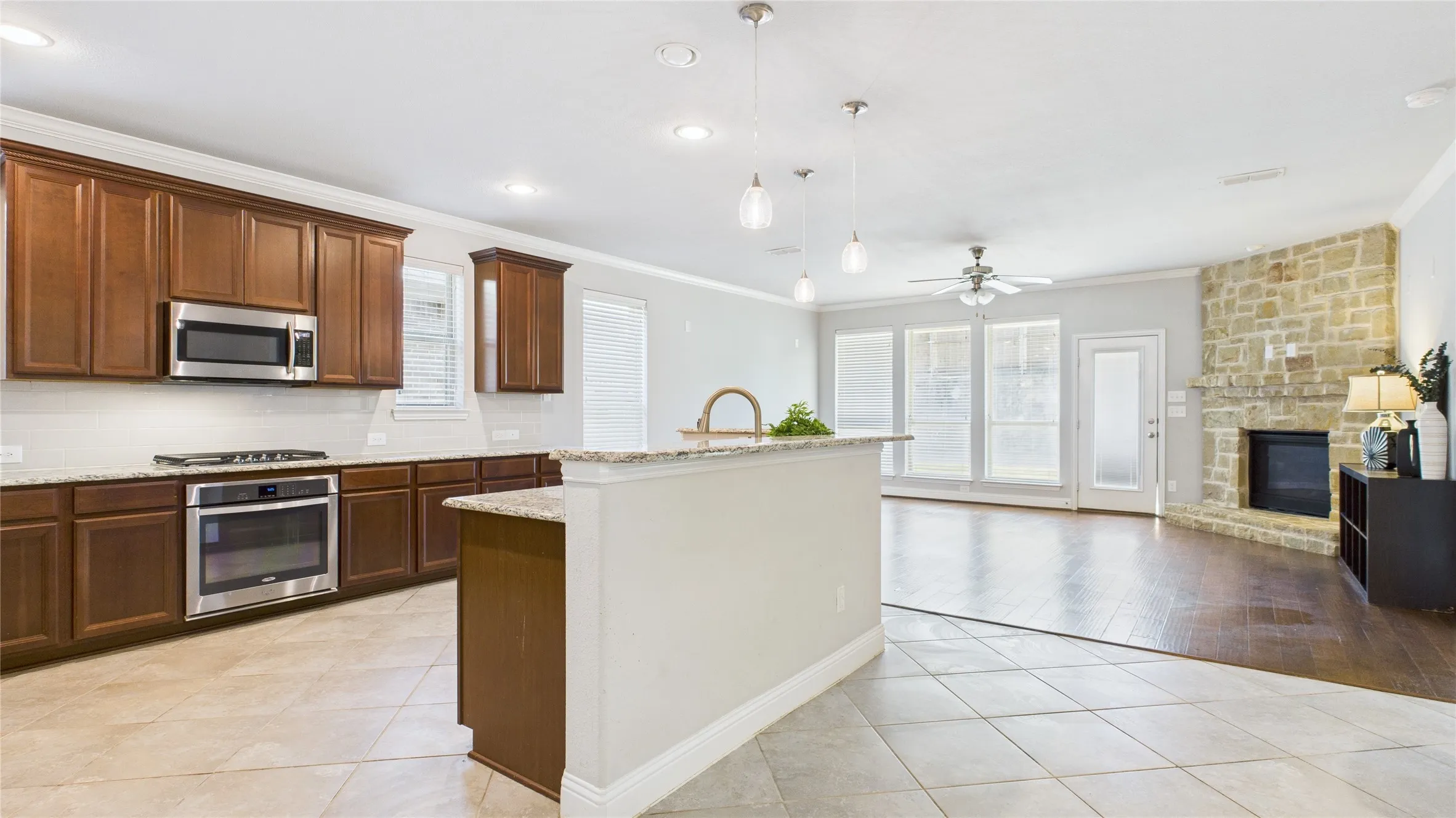 Single Family Residence For Sale in Denton County , 645 Sundrop Drive, Little Elm, Texas 75068, 4 Bedroom, 4 Bathroom, 2 Garage spaces, 3,855 Sqft, built in 2014, Preowned, mls#21157808, Real Estate Agent in Little Elm, Homes For Sale in Denton county, Homes For Sale in Little Elm, Realtor in Little Elm Texas, Real Estate Brokerage Independent Realty Texas, Luminita Cordes Realtor