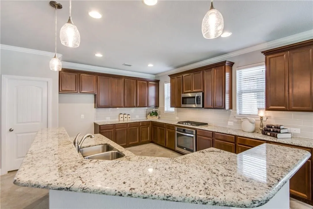 Single Family Residence For Sale in Denton County , 645 Sundrop Drive, Little Elm, Texas 75068, 4 Bedroom, 4 Bathroom, 2 Garage spaces, 3,855 Sqft, built in 2014, Preowned, mls#21157808, Real Estate Agent in Little Elm, Homes For Sale in Denton county, Homes For Sale in Little Elm, Realtor in Little Elm Texas, Real Estate Brokerage Independent Realty Texas, Luminita Cordes Realtor