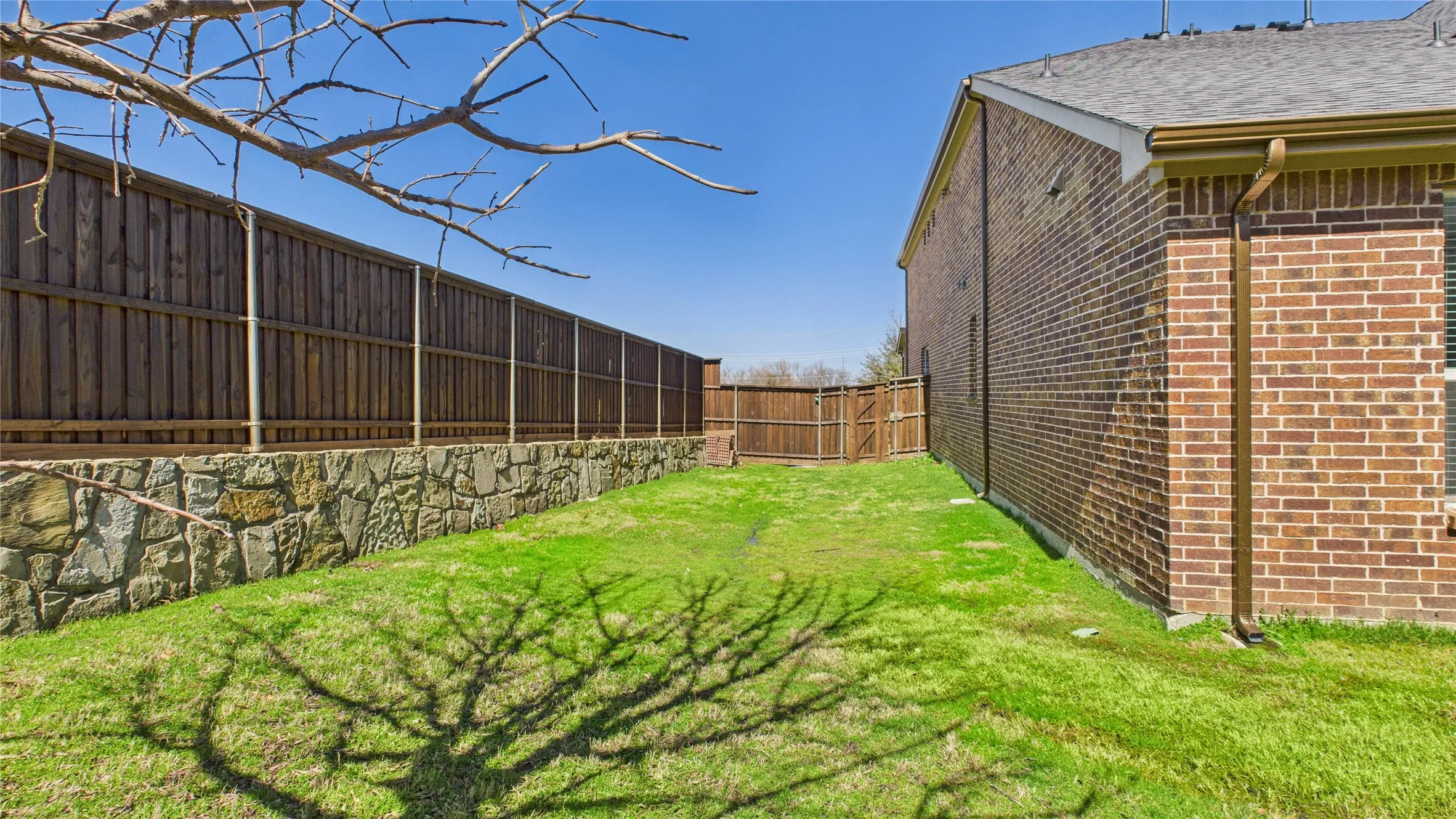 Single Family Residence For Sale in Denton County , 645 Sundrop Drive, Little Elm, Texas 75068, 4 Bedroom, 4 Bathroom, 2 Garage spaces, 3,855 Sqft, built in 2014, Preowned, mls#21157808, Real Estate Agent in Little Elm, Homes For Sale in Denton county, Homes For Sale in Little Elm, Realtor in Little Elm Texas, Real Estate Brokerage Independent Realty Texas, Luminita Cordes Realtor