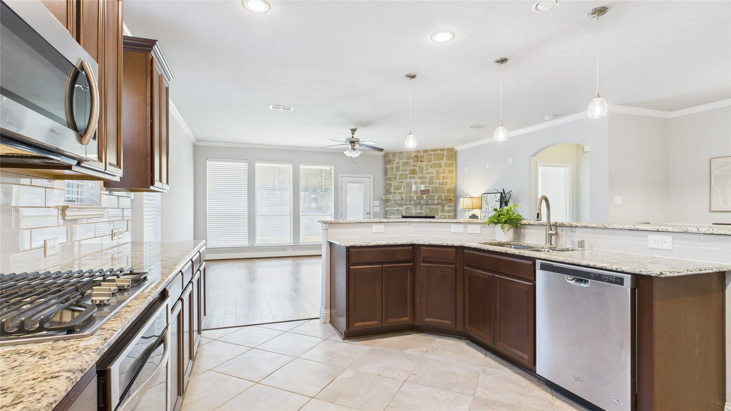 Single Family Residence For Sale in Denton County , 645 Sundrop Drive, Little Elm, Texas 75068, 4 Bedroom, 4 Bathroom, 2 Garage spaces, 3,855 Sqft, built in 2014, Preowned, mls#21157808, Real Estate Agent in Little Elm, Homes For Sale in Denton county, Homes For Sale in Little Elm, Realtor in Little Elm Texas, Real Estate Brokerage Independent Realty Texas, Luminita Cordes Realtor