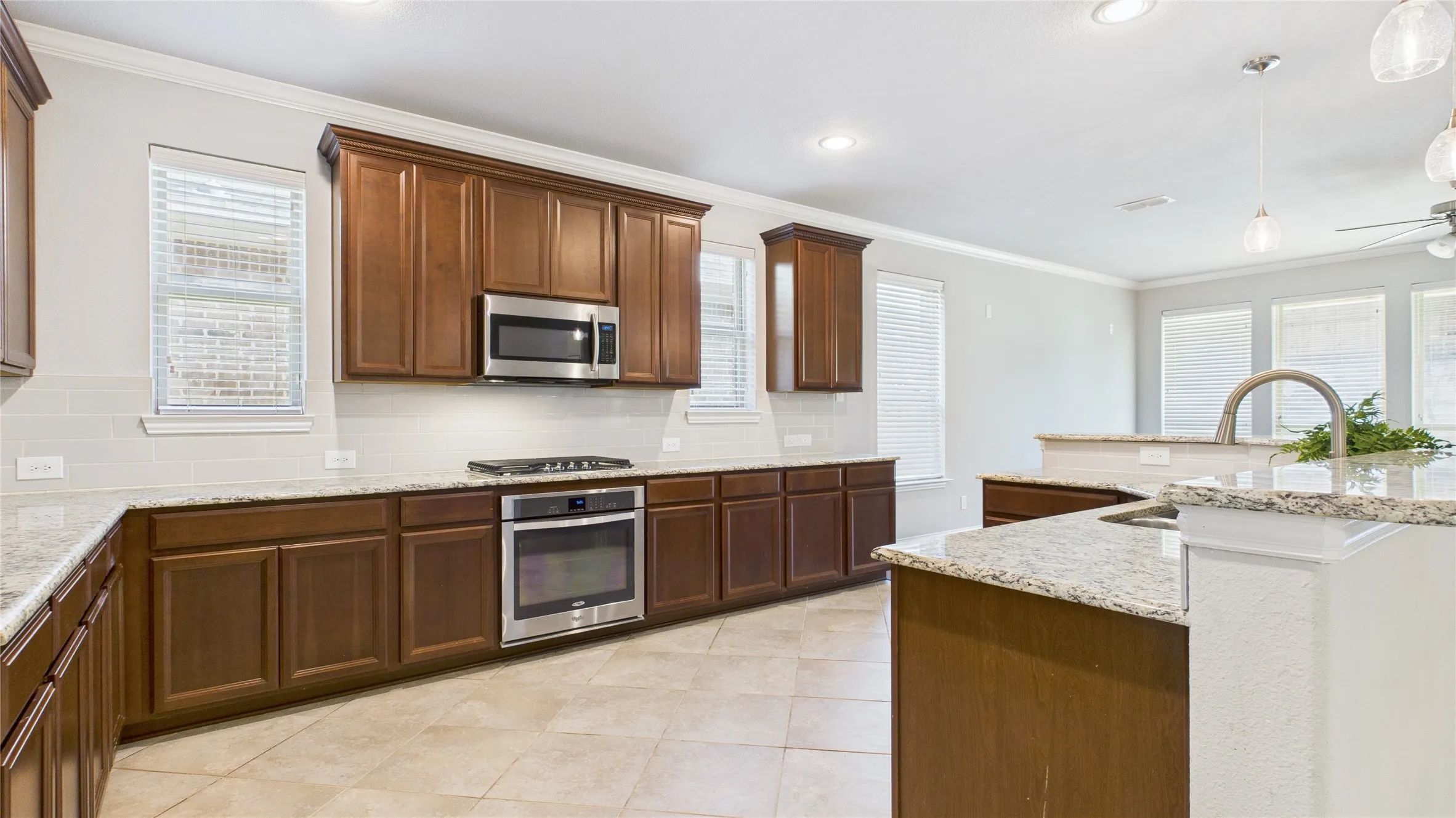 Single Family Residence For Sale in Denton County , 645 Sundrop Drive, Little Elm, Texas 75068, 4 Bedroom, 4 Bathroom, 2 Garage spaces, 3,855 Sqft, built in 2014, Preowned, mls#21157808, Real Estate Agent in Little Elm, Homes For Sale in Denton county, Homes For Sale in Little Elm, Realtor in Little Elm Texas, Real Estate Brokerage Independent Realty Texas, Luminita Cordes Realtor