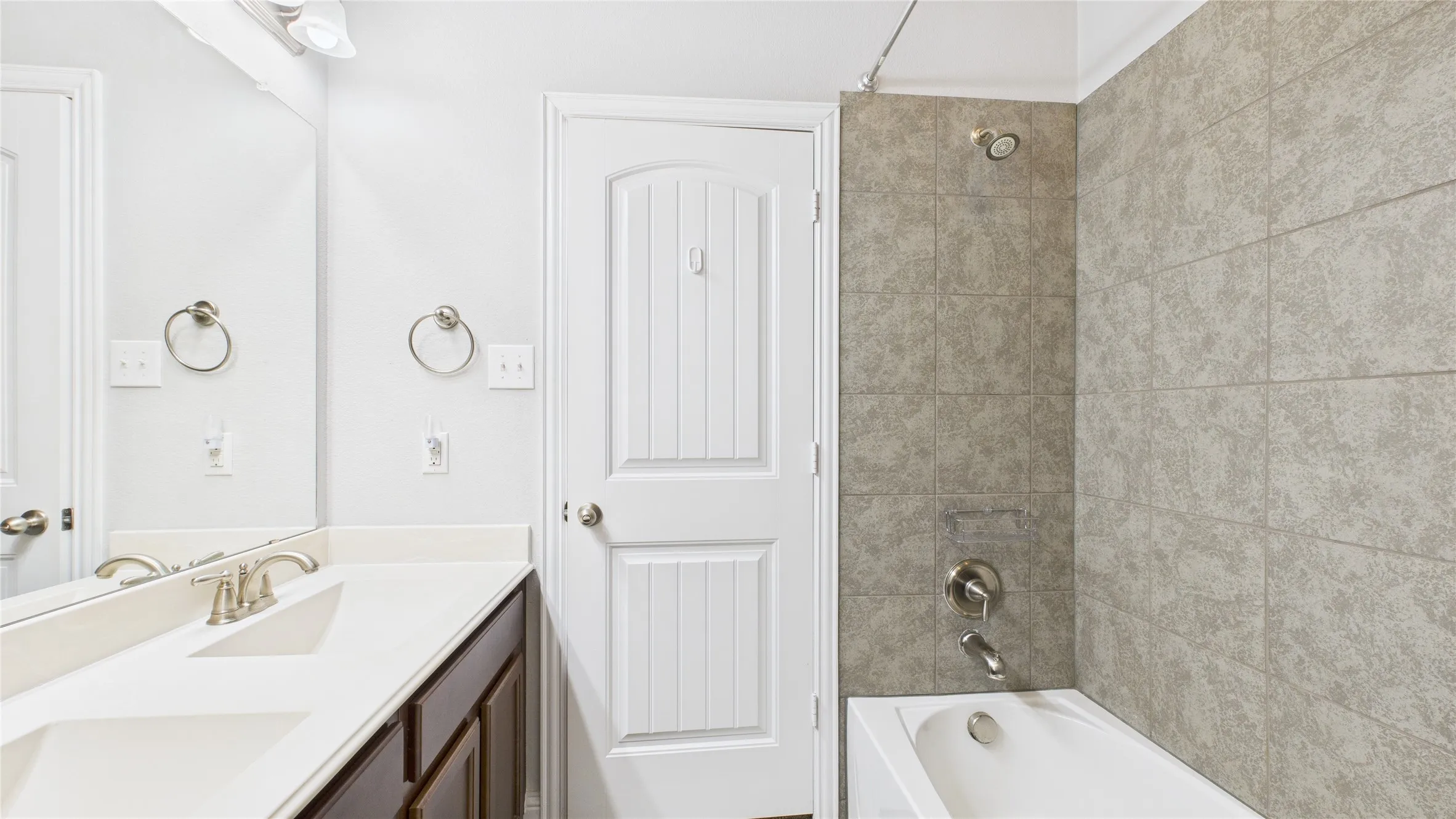 Single Family Residence For Sale in Denton County , 645 Sundrop Drive, Little Elm, Texas 75068, 4 Bedroom, 4 Bathroom, 2 Garage spaces, 3,855 Sqft, built in 2014, Preowned, mls#21157808, Real Estate Agent in Little Elm, Homes For Sale in Denton county, Homes For Sale in Little Elm, Realtor in Little Elm Texas, Real Estate Brokerage Independent Realty Texas, Luminita Cordes Realtor