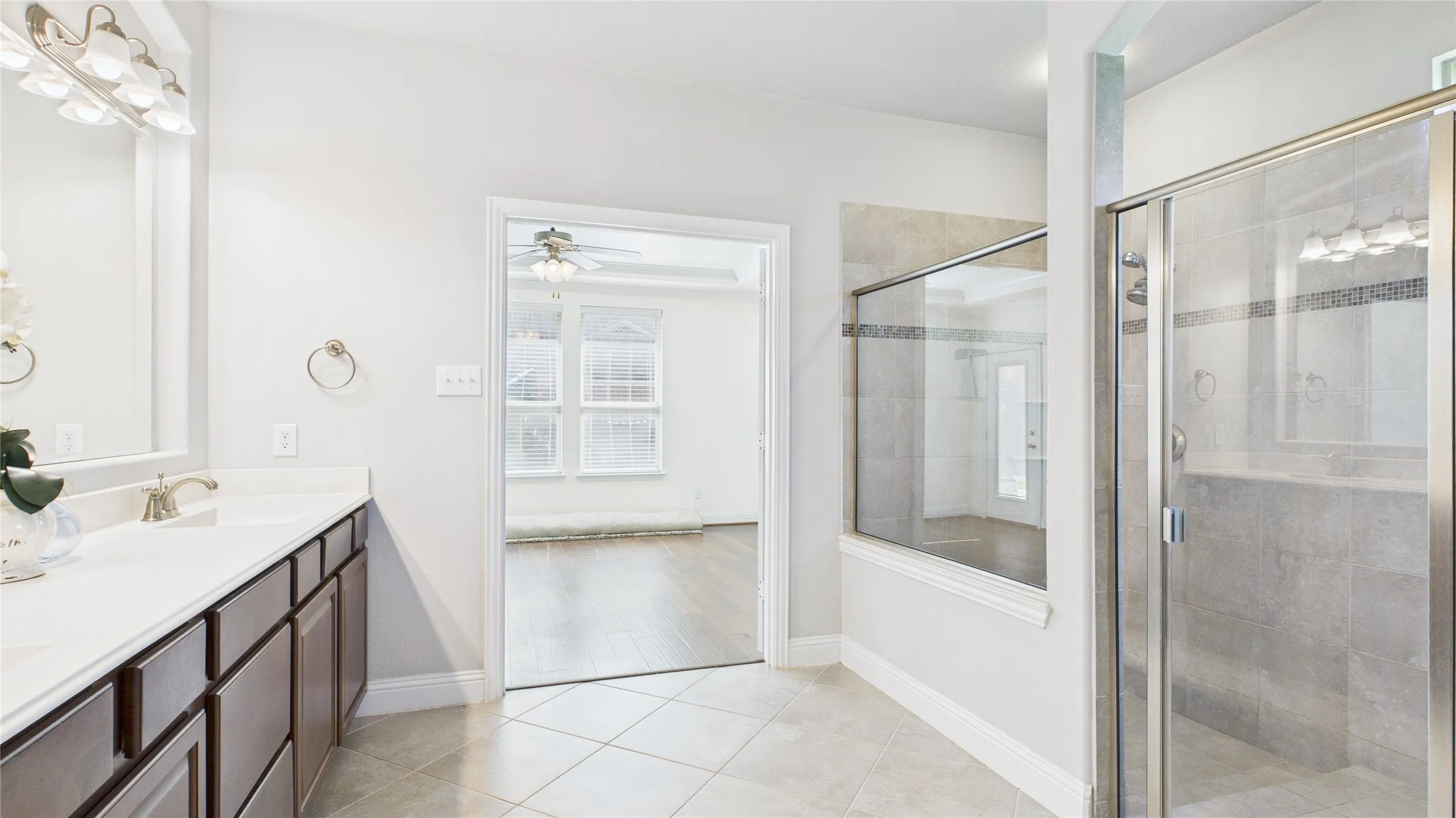 Single Family Residence For Sale in Denton County , 645 Sundrop Drive, Little Elm, Texas 75068, 4 Bedroom, 4 Bathroom, 2 Garage spaces, 3,855 Sqft, built in 2014, Preowned, mls#21157808, Real Estate Agent in Little Elm, Homes For Sale in Denton county, Homes For Sale in Little Elm, Realtor in Little Elm Texas, Real Estate Brokerage Independent Realty Texas, Luminita Cordes Realtor