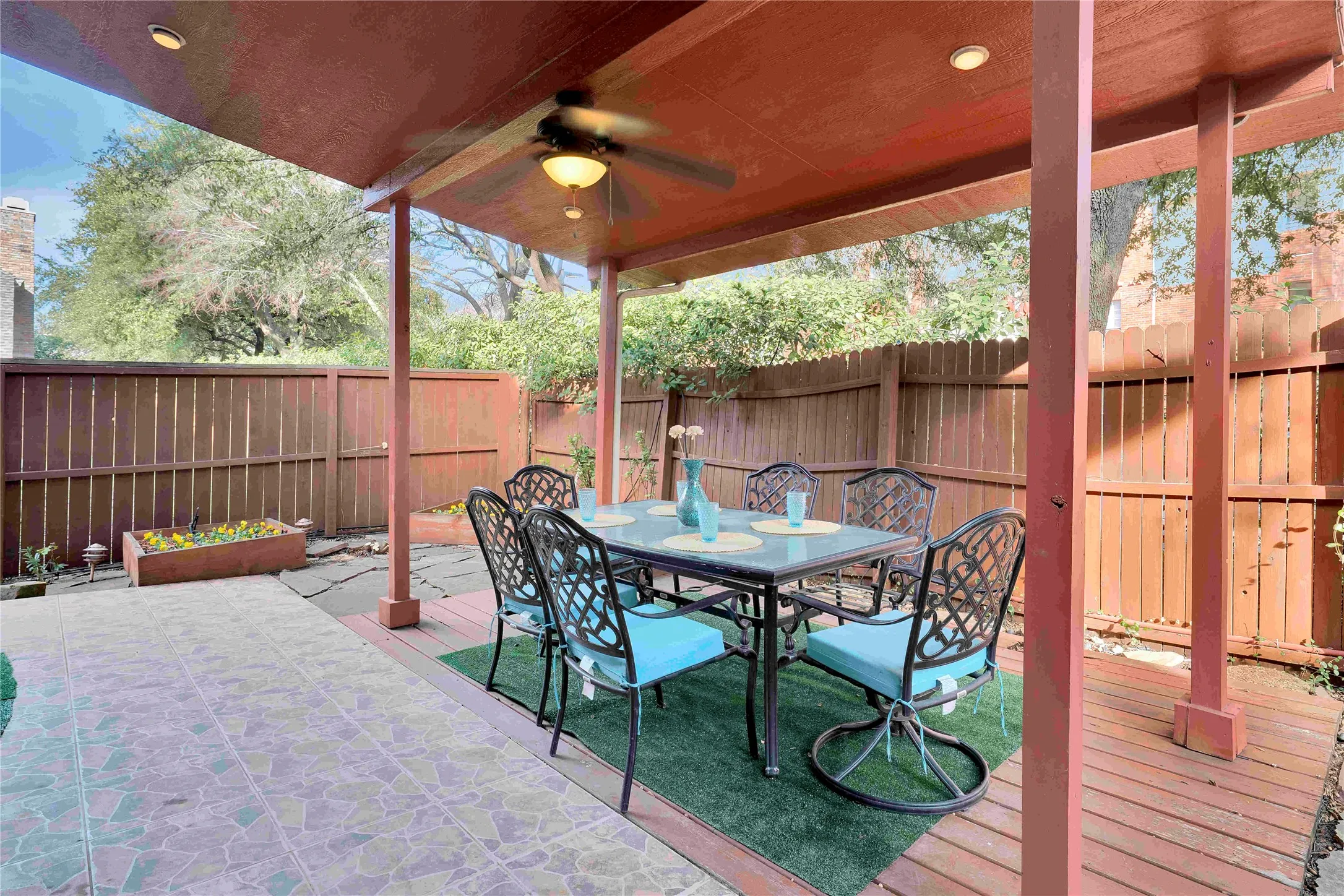 Single Family Residence For Sale in Dallas County , 9352 Riverwalk Lane, Irving, Texas 75063, 3 Bedroom, 3 Bathroom, 2 Garage spaces, 2,141 Sqft, built in 1992, mls#21138445, Real Estate Agent in Irving, Homes For Sale in Dallas county, Homes For Sale in Irving, Realtor in Irving Texas, Real Estate Brokerage Independent Realty Texas, Luminita Cordes Realtor