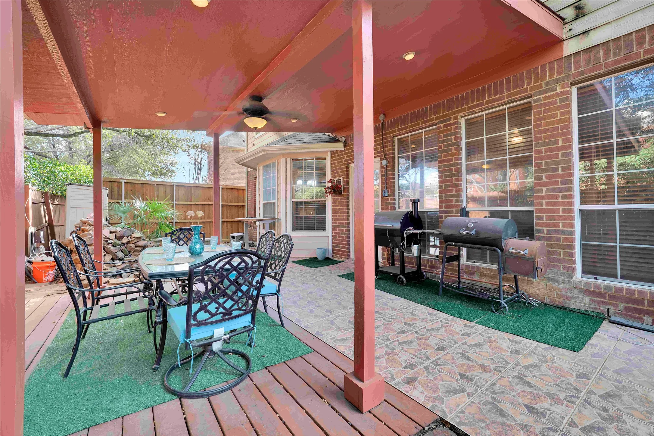 Single Family Residence For Sale in Dallas County , 9352 Riverwalk Lane, Irving, Texas 75063, 3 Bedroom, 3 Bathroom, 2 Garage spaces, 2,141 Sqft, built in 1992, mls#21138445, Real Estate Agent in Irving, Homes For Sale in Dallas county, Homes For Sale in Irving, Realtor in Irving Texas, Real Estate Brokerage Independent Realty Texas, Luminita Cordes Realtor