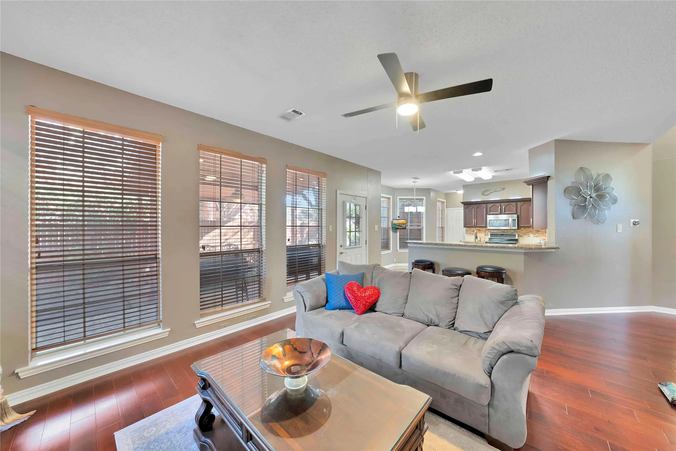 Single Family Residence For Sale in Dallas County , 9352 Riverwalk Lane, Irving, Texas 75063, 3 Bedroom, 3 Bathroom, 2 Garage spaces, 2,141 Sqft, built in 1992, mls#21138445, Real Estate Agent in Irving, Homes For Sale in Dallas county, Homes For Sale in Irving, Realtor in Irving Texas, Real Estate Brokerage Independent Realty Texas, Luminita Cordes Realtor