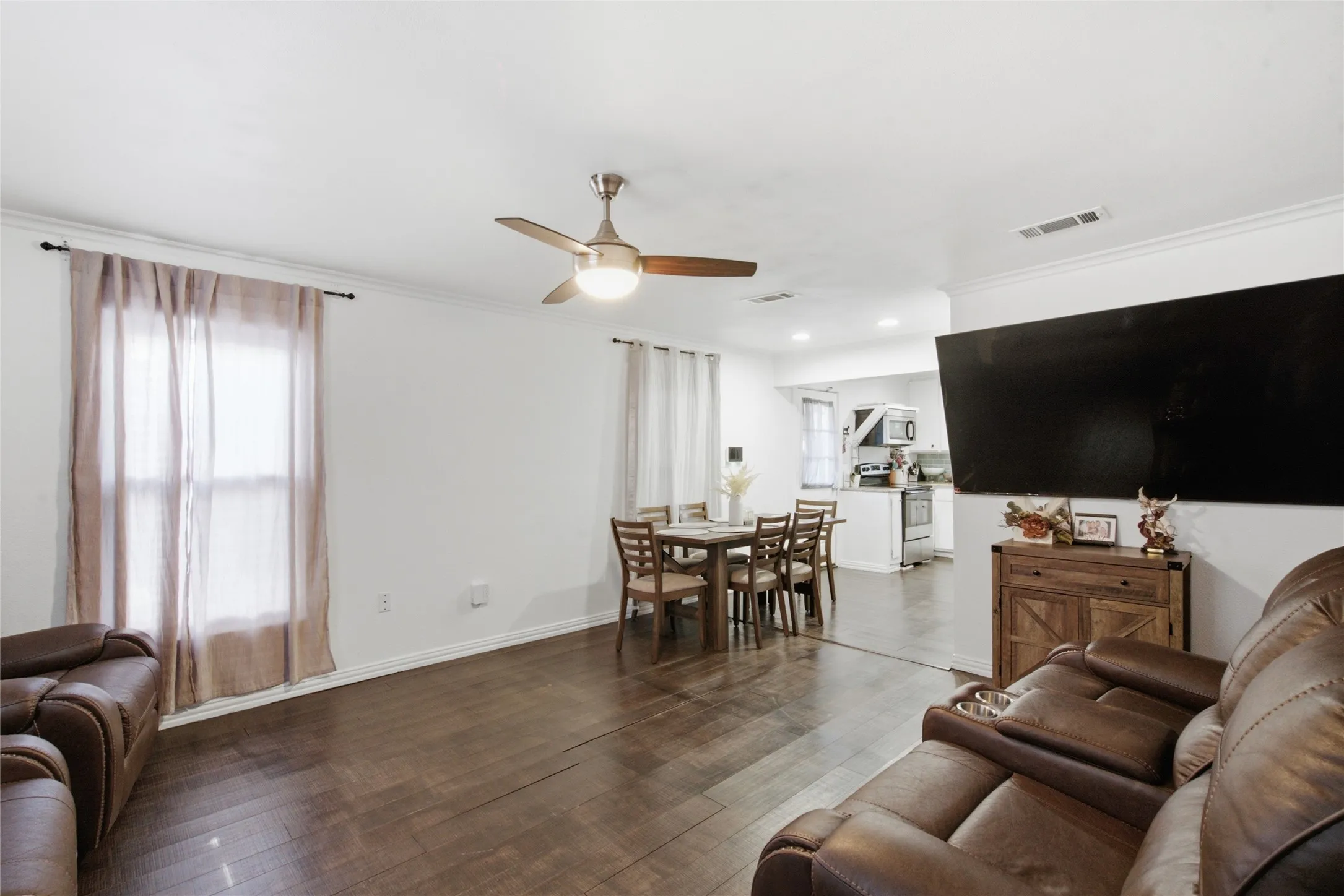 Single Family Residence For Sale in Parker County , 116 W 7th Street, Weatherford, Texas 76086, 2 Bedroom, 1 Bathroom, Garage spaces, 832 Sqft, built in 0, mls#21157851, Real Estate Agent in Weatherford, Homes For Sale in Parker county, Homes For Sale in Weatherford, Realtor in Weatherford Texas, Real Estate Brokerage Independent Realty Texas, Luminita Cordes Realtor