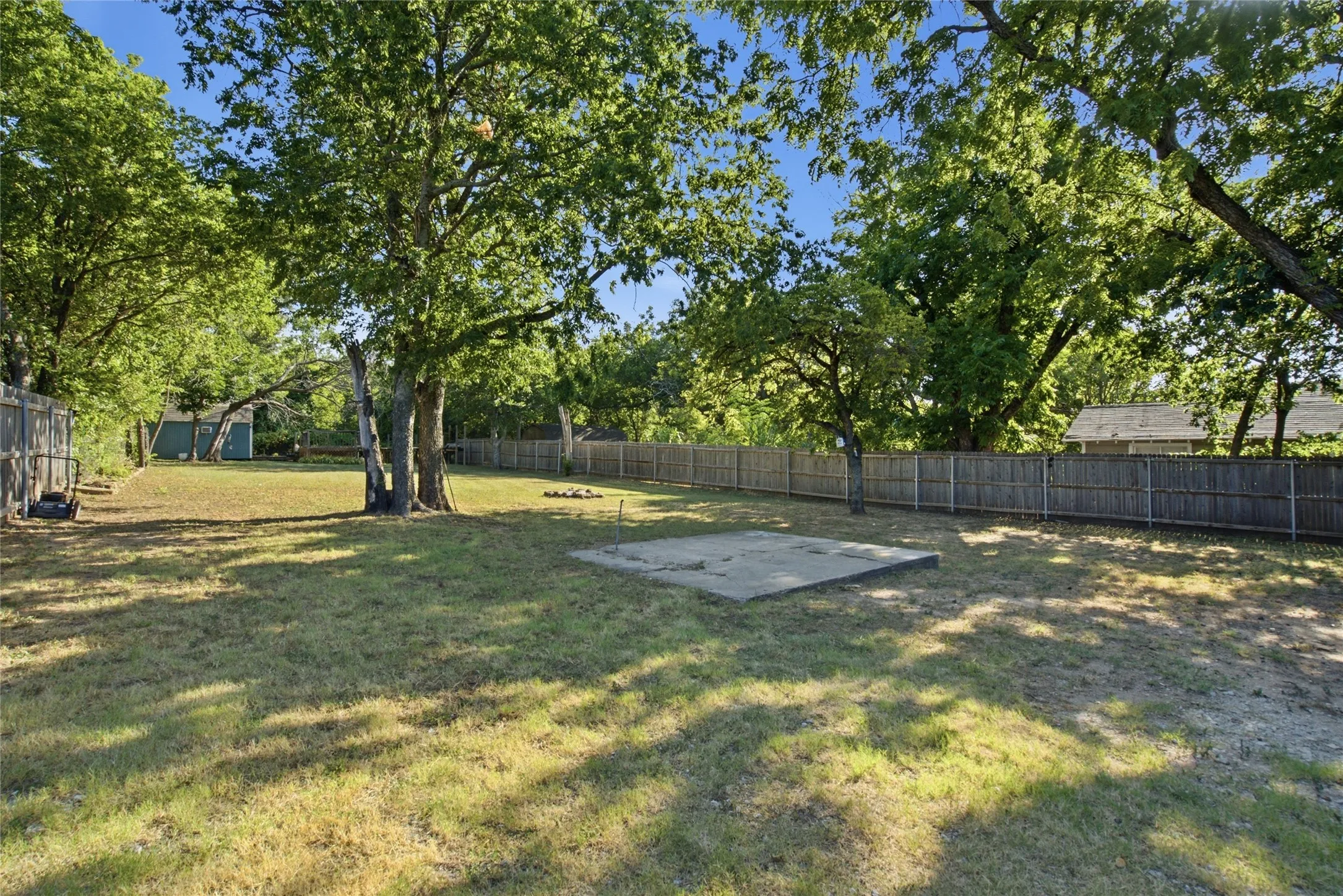 Single Family Residence For Sale in Parker County , 116 W 7th Street, Weatherford, Texas 76086, 2 Bedroom, 1 Bathroom, Garage spaces, 832 Sqft, built in 0, mls#21157851, Real Estate Agent in Weatherford, Homes For Sale in Parker county, Homes For Sale in Weatherford, Realtor in Weatherford Texas, Real Estate Brokerage Independent Realty Texas, Luminita Cordes Realtor