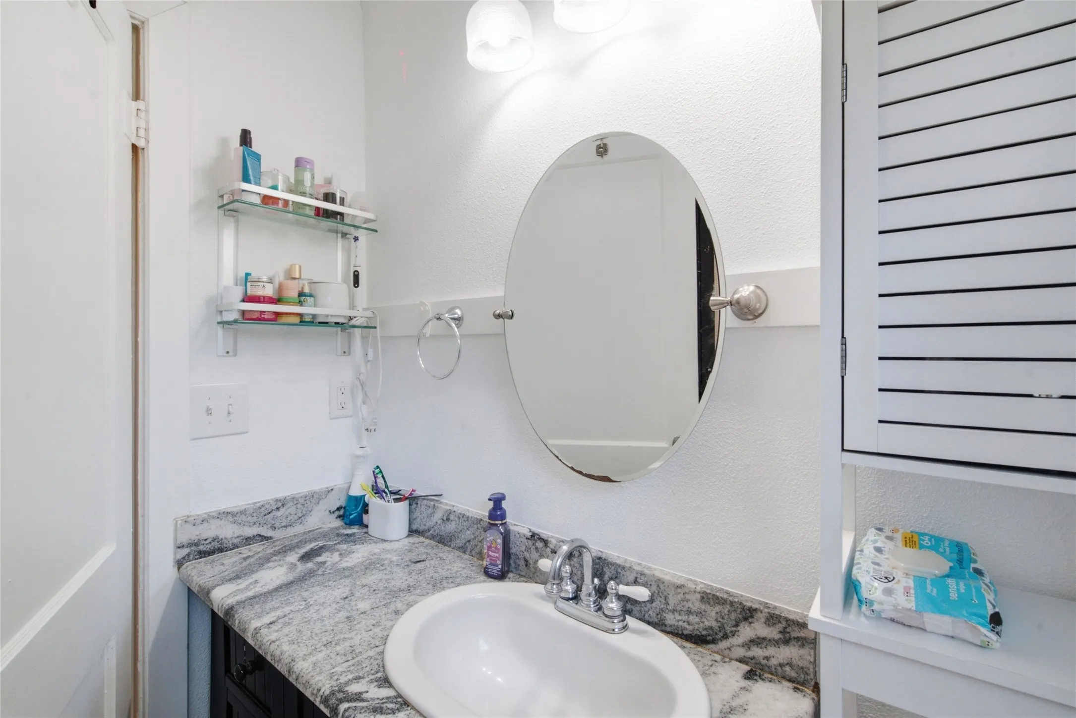 Single Family Residence For Sale in Parker County , 116 W 7th Street, Weatherford, Texas 76086, 2 Bedroom, 1 Bathroom, Garage spaces, 832 Sqft, built in 0, mls#21157851, Real Estate Agent in Weatherford, Homes For Sale in Parker county, Homes For Sale in Weatherford, Realtor in Weatherford Texas, Real Estate Brokerage Independent Realty Texas, Luminita Cordes Realtor