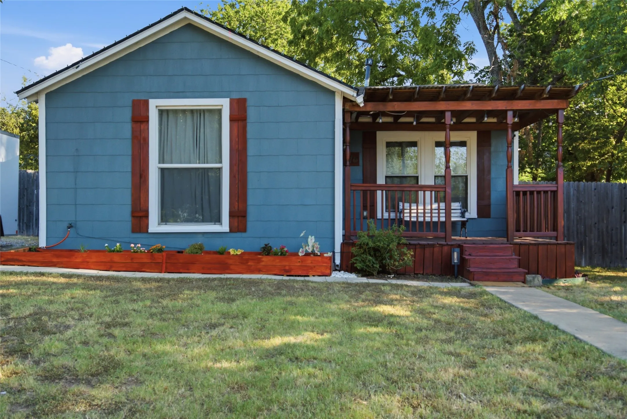 Single Family Residence For Sale in Parker County , 116 W 7th Street, Weatherford, Texas 76086, 2 Bedroom, 1 Bathroom, Garage spaces, 832 Sqft, built in 0, mls#21157851, Real Estate Agent in Weatherford, Homes For Sale in Parker county, Homes For Sale in Weatherford, Realtor in Weatherford Texas, Real Estate Brokerage Independent Realty Texas, Luminita Cordes Realtor