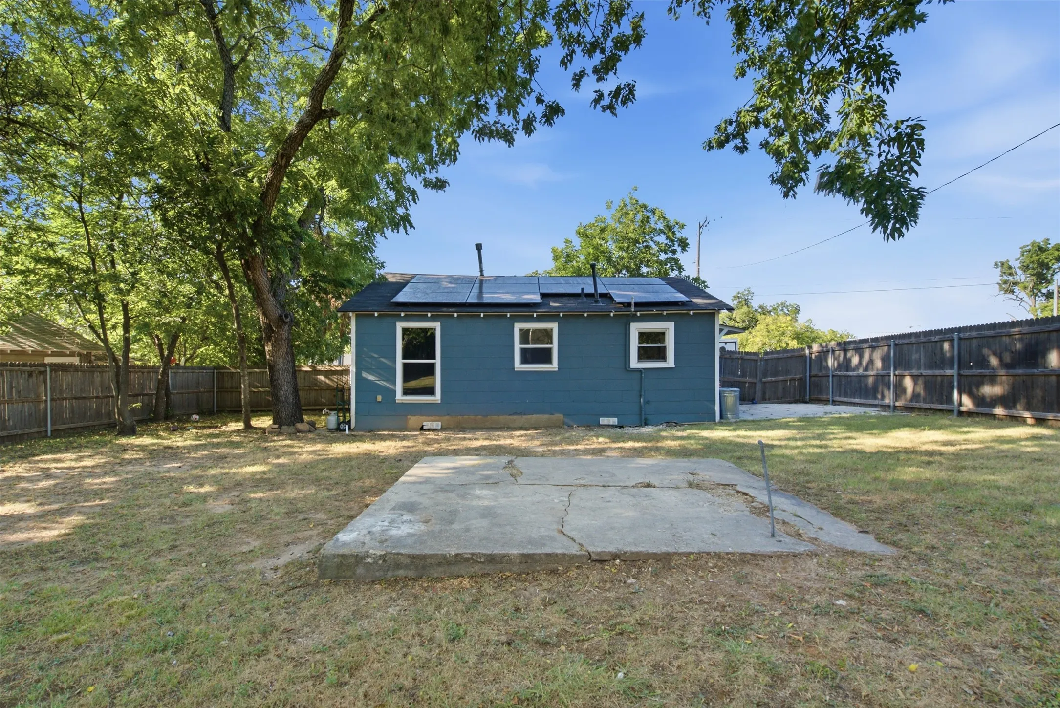 Single Family Residence For Sale in Parker County , 116 W 7th Street, Weatherford, Texas 76086, 2 Bedroom, 1 Bathroom, Garage spaces, 832 Sqft, built in 0, mls#21157851, Real Estate Agent in Weatherford, Homes For Sale in Parker county, Homes For Sale in Weatherford, Realtor in Weatherford Texas, Real Estate Brokerage Independent Realty Texas, Luminita Cordes Realtor