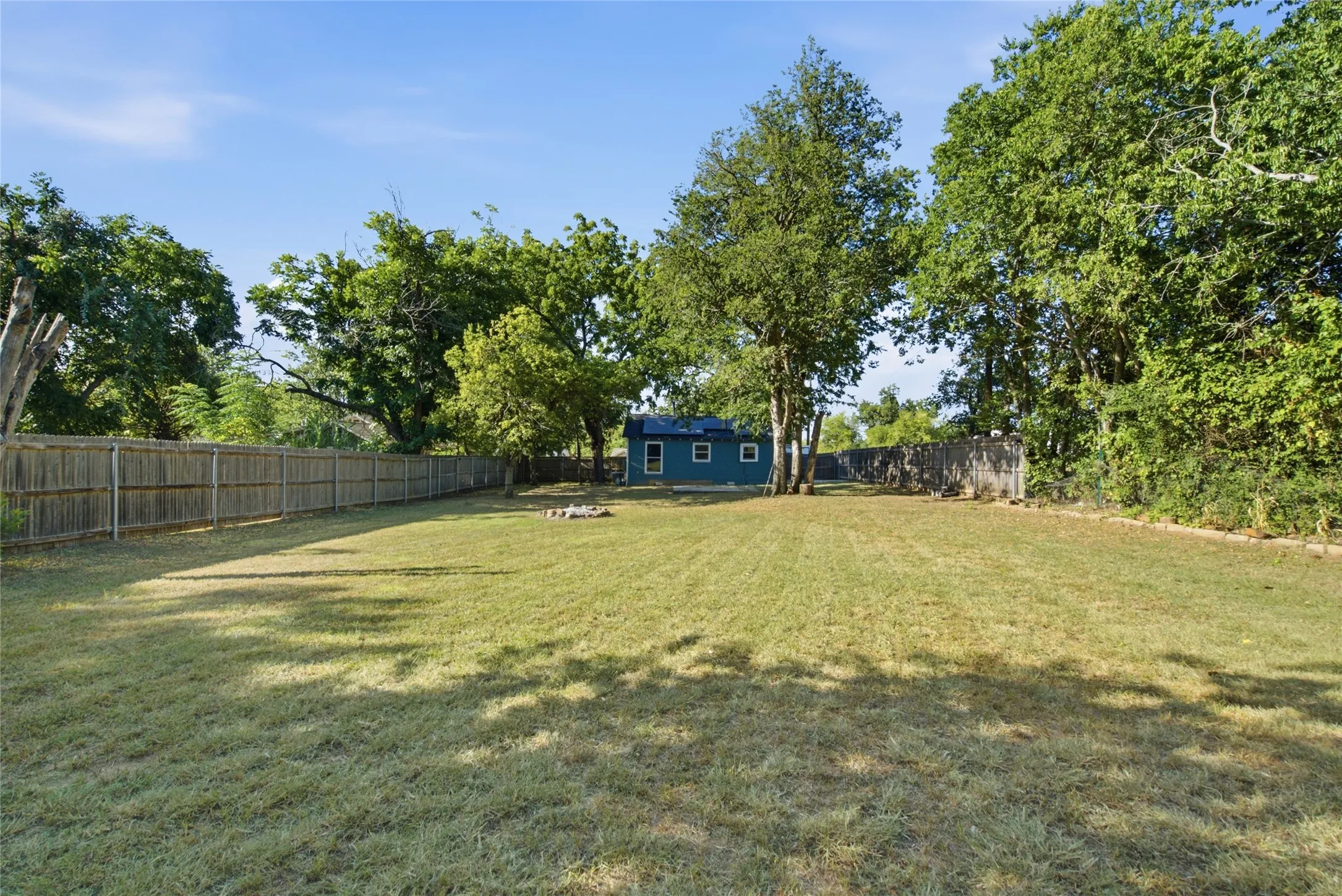 Single Family Residence For Sale in Parker County , 116 W 7th Street, Weatherford, Texas 76086, 2 Bedroom, 1 Bathroom, Garage spaces, 832 Sqft, built in 0, mls#21157851, Real Estate Agent in Weatherford, Homes For Sale in Parker county, Homes For Sale in Weatherford, Realtor in Weatherford Texas, Real Estate Brokerage Independent Realty Texas, Luminita Cordes Realtor