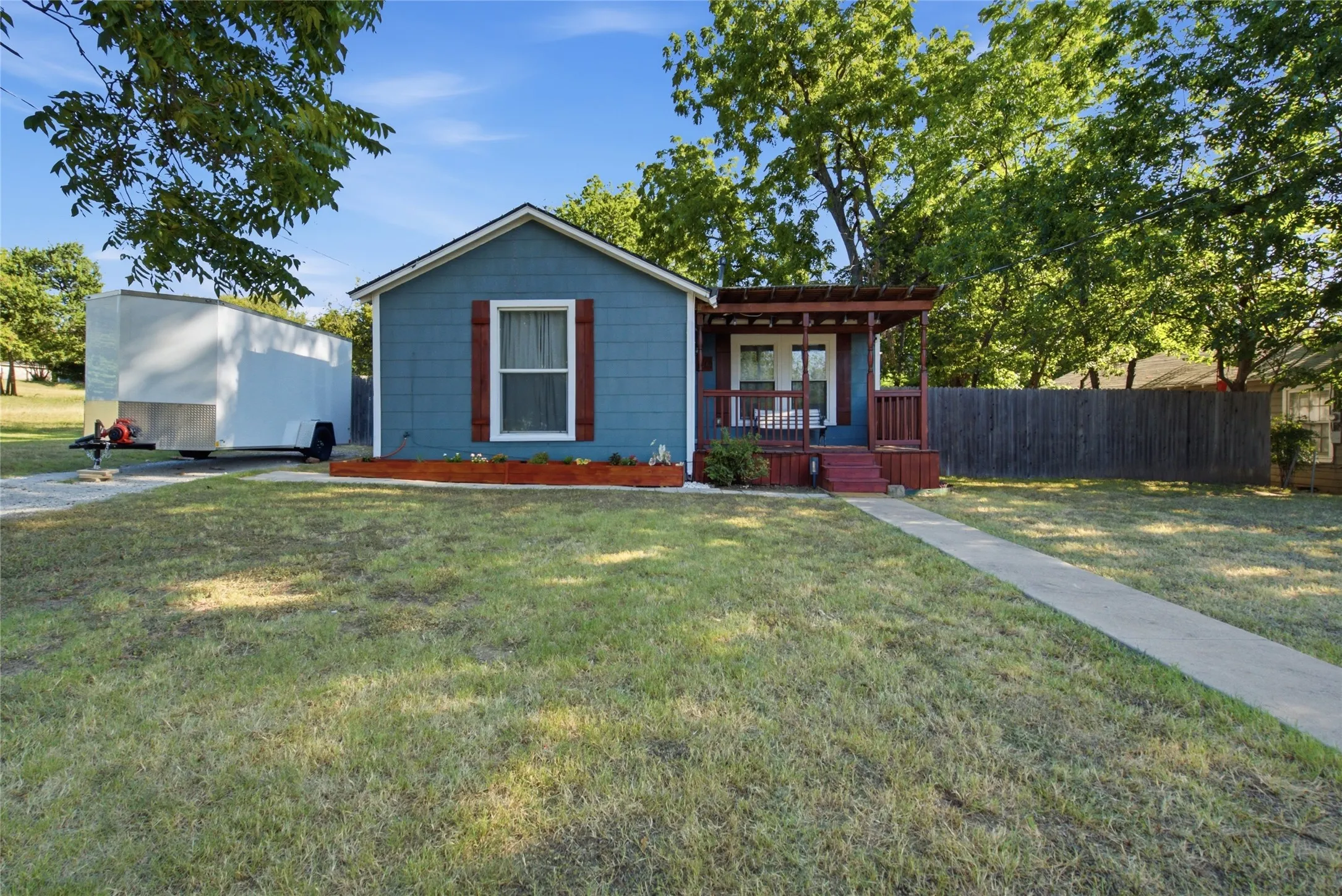 Single Family Residence For Sale in Parker County , 116 W 7th Street, Weatherford, Texas 76086, 2 Bedroom, 1 Bathroom, Garage spaces, 832 Sqft, built in 0, mls#21157851, Real Estate Agent in Weatherford, Homes For Sale in Parker county, Homes For Sale in Weatherford, Realtor in Weatherford Texas, Real Estate Brokerage Independent Realty Texas, Luminita Cordes Realtor