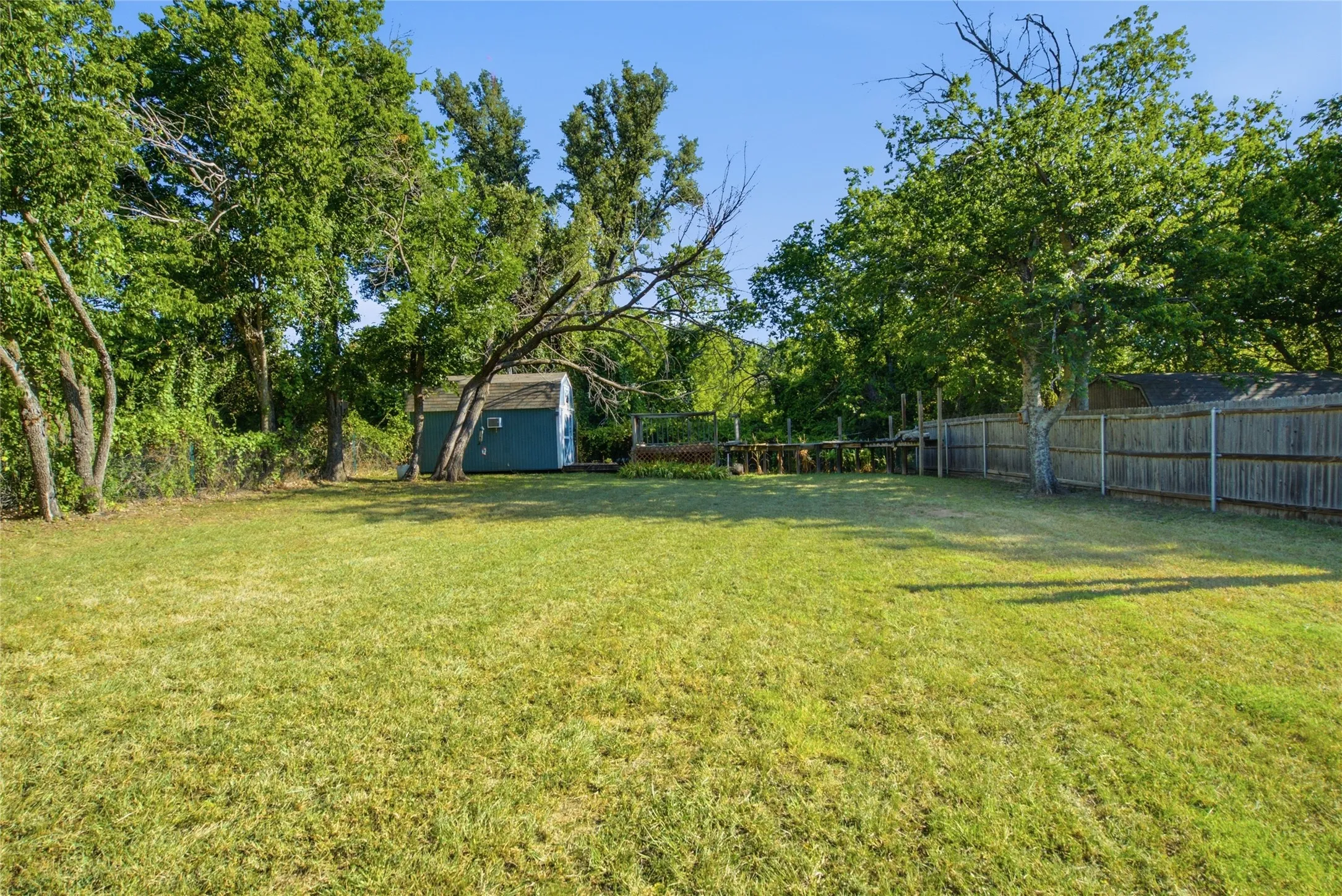 Single Family Residence For Sale in Parker County , 116 W 7th Street, Weatherford, Texas 76086, 2 Bedroom, 1 Bathroom, Garage spaces, 832 Sqft, built in 0, mls#21157851, Real Estate Agent in Weatherford, Homes For Sale in Parker county, Homes For Sale in Weatherford, Realtor in Weatherford Texas, Real Estate Brokerage Independent Realty Texas, Luminita Cordes Realtor