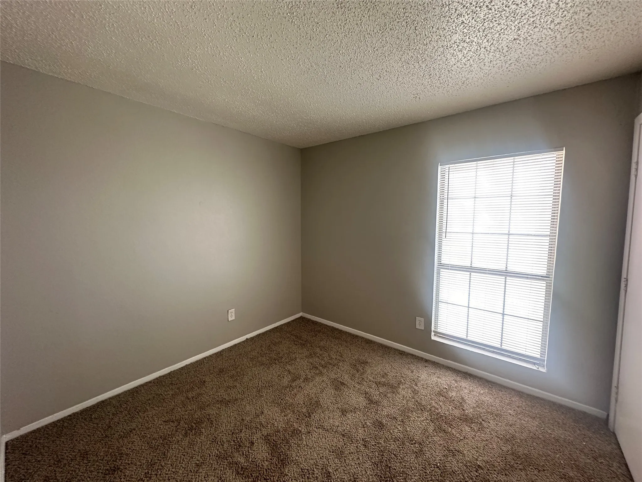Townhouse For Sale in Dallas County , 9447 Olde Towne Row, Dallas, Texas 75227, 2 Bedroom, 2 Bathroom, Garage spaces, 1,140 Sqft, built in 1983, Preowned, Price $110,000, mls#21145992, Real Estate Agent in Dallas, Homes For Sale in Dallas county, Homes For Sale in Dallas, Realtor in Dallas Texas, Real Estate Brokerage Independent Realty Texas, Luminita Cordes Realtor