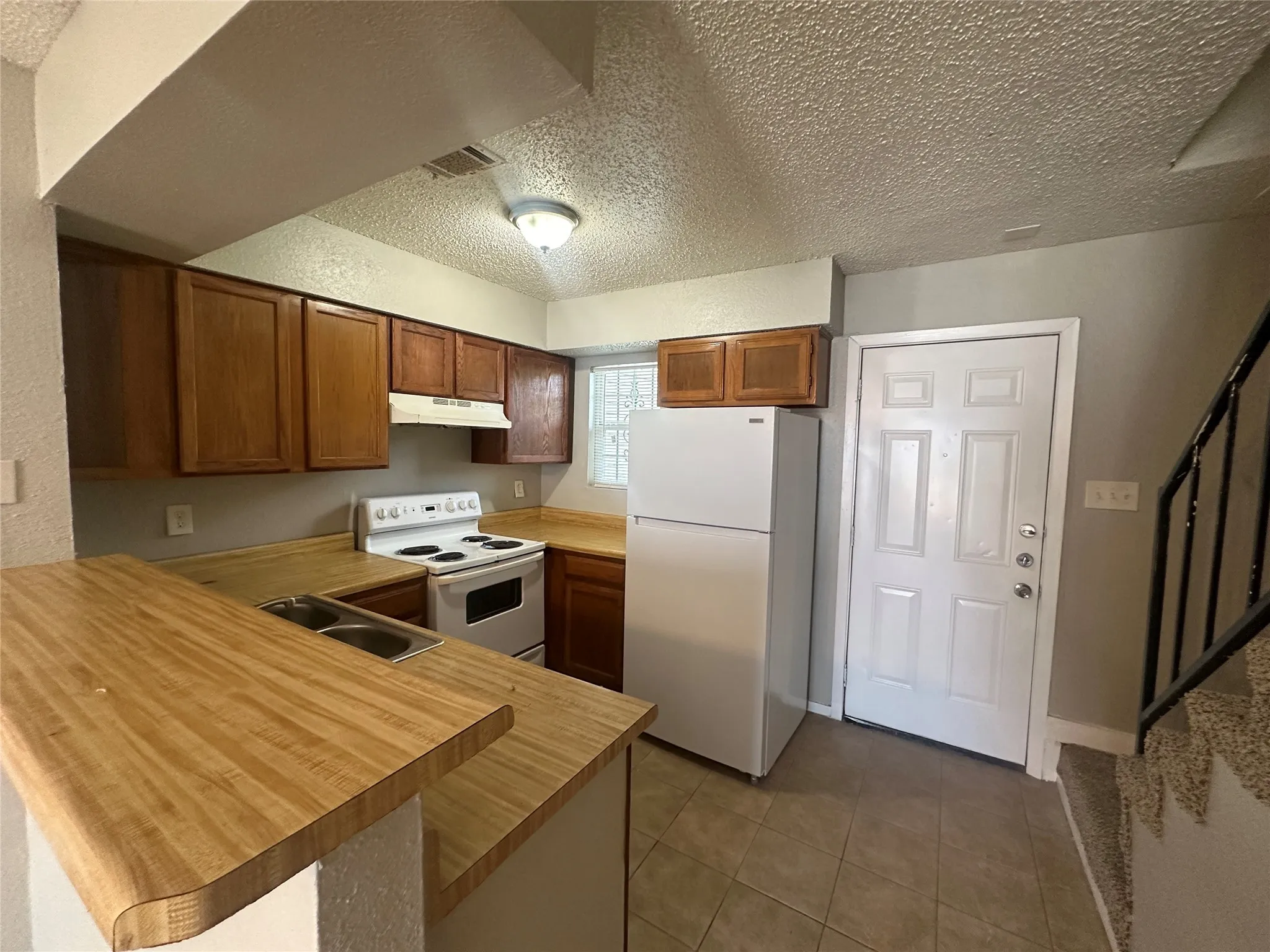 Townhouse For Sale in Dallas County , 9447 Olde Towne Row, Dallas, Texas 75227, 2 Bedroom, 2 Bathroom, Garage spaces, 1,140 Sqft, built in 1983, Preowned, Price $110,000, mls#21145992, Real Estate Agent in Dallas, Homes For Sale in Dallas county, Homes For Sale in Dallas, Realtor in Dallas Texas, Real Estate Brokerage Independent Realty Texas, Luminita Cordes Realtor