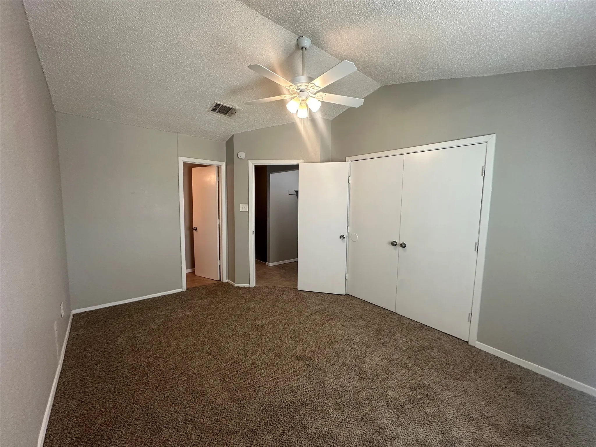 Townhouse For Sale in Dallas County , 9447 Olde Towne Row, Dallas, Texas 75227, 2 Bedroom, 2 Bathroom, Garage spaces, 1,140 Sqft, built in 1983, Preowned, Price $110,000, mls#21145992, Real Estate Agent in Dallas, Homes For Sale in Dallas county, Homes For Sale in Dallas, Realtor in Dallas Texas, Real Estate Brokerage Independent Realty Texas, Luminita Cordes Realtor