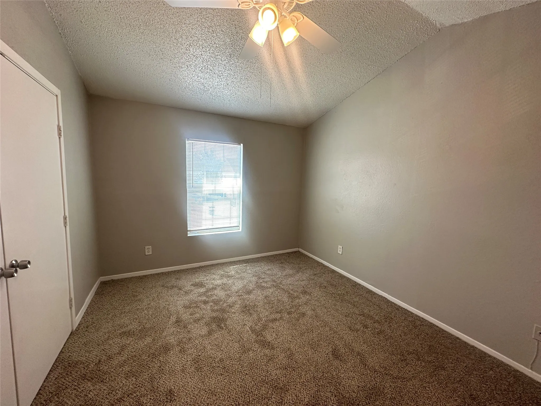 Townhouse For Sale in Dallas County , 9447 Olde Towne Row, Dallas, Texas 75227, 2 Bedroom, 2 Bathroom, Garage spaces, 1,140 Sqft, built in 1983, Preowned, Price $110,000, mls#21145992, Real Estate Agent in Dallas, Homes For Sale in Dallas county, Homes For Sale in Dallas, Realtor in Dallas Texas, Real Estate Brokerage Independent Realty Texas, Luminita Cordes Realtor