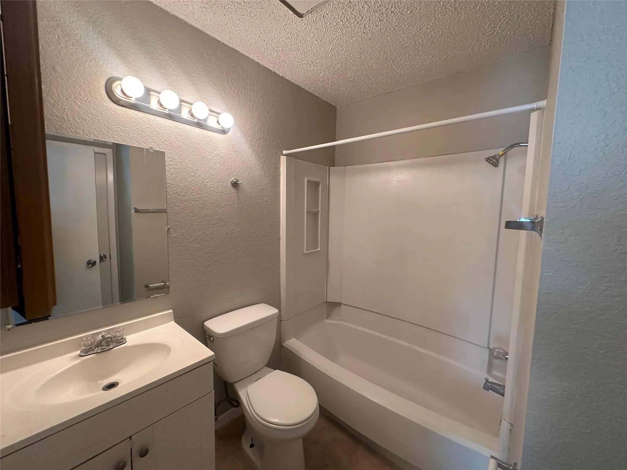 Townhouse For Sale in Dallas County , 9447 Olde Towne Row, Dallas, Texas 75227, 2 Bedroom, 2 Bathroom, Garage spaces, 1,140 Sqft, built in 1983, Preowned, Price $110,000, mls#21145992, Real Estate Agent in Dallas, Homes For Sale in Dallas county, Homes For Sale in Dallas, Realtor in Dallas Texas, Real Estate Brokerage Independent Realty Texas, Luminita Cordes Realtor