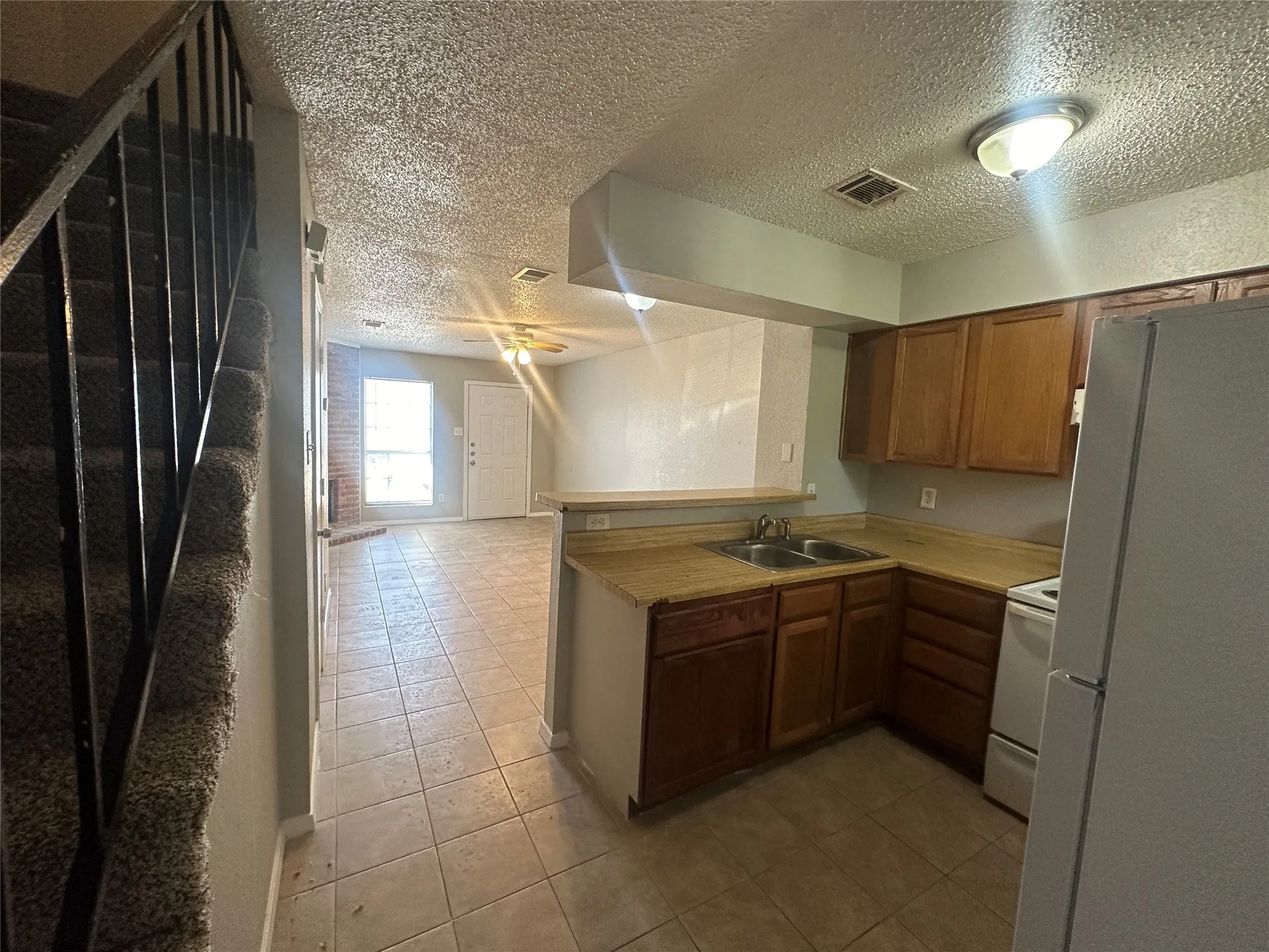 Townhouse For Sale in Dallas County , 9447 Olde Towne Row, Dallas, Texas 75227, 2 Bedroom, 2 Bathroom, Garage spaces, 1,140 Sqft, built in 1983, Preowned, Price $110,000, mls#21145992, Real Estate Agent in Dallas, Homes For Sale in Dallas county, Homes For Sale in Dallas, Realtor in Dallas Texas, Real Estate Brokerage Independent Realty Texas, Luminita Cordes Realtor