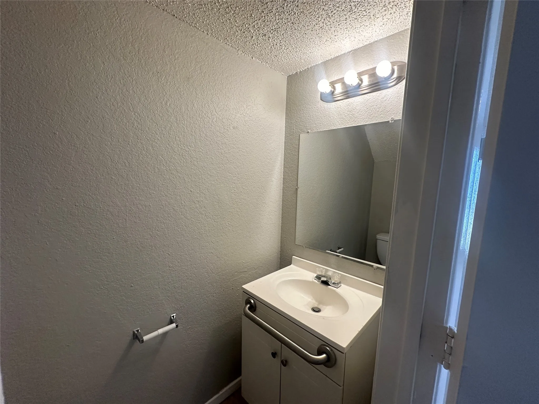 Townhouse For Sale in Dallas County , 9447 Olde Towne Row, Dallas, Texas 75227, 2 Bedroom, 2 Bathroom, Garage spaces, 1,140 Sqft, built in 1983, Preowned, Price $110,000, mls#21145992, Real Estate Agent in Dallas, Homes For Sale in Dallas county, Homes For Sale in Dallas, Realtor in Dallas Texas, Real Estate Brokerage Independent Realty Texas, Luminita Cordes Realtor