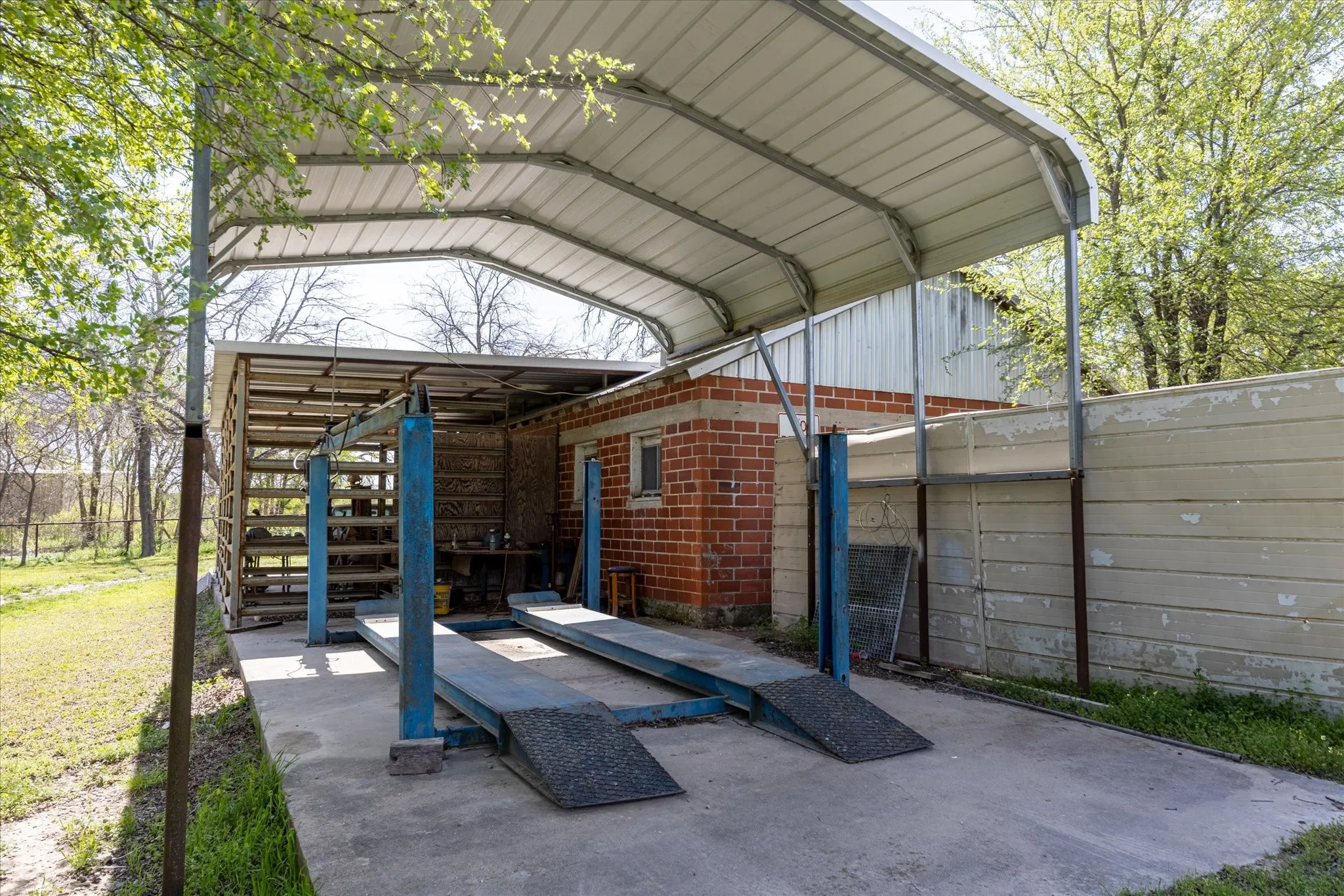 Single Family Residence For Sale in Erath County , 9885 County Road 270, Hico, Texas 76457, 3 Bedrooms, 2 Bathrooms, Garage spaces, 1,390 Sqft, built in 1986, Preowned, Price $825,000, mls#21157923, Real Estate Agent in Hico, Homes For Sale in Erath county, Homes For Sale in Hico, Realtor in Hico Texas, Real Estate Brokerage Independent Realty Texas, Luminita Cordes Realtor