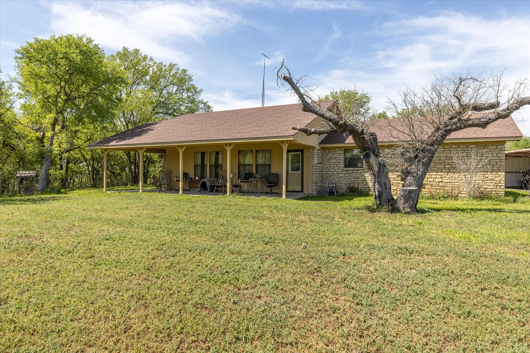 Single Family Residence For Sale in Erath County , 9885 County Road 270, Hico, Texas 76457, 3 Bedrooms, 2 Bathrooms, Garage spaces, 1,390 Sqft, built in 1986, Preowned, Price $825,000, mls#21157923, Real Estate Agent in Hico, Homes For Sale in Erath county, Homes For Sale in Hico, Realtor in Hico Texas, Real Estate Brokerage Independent Realty Texas, Luminita Cordes Realtor