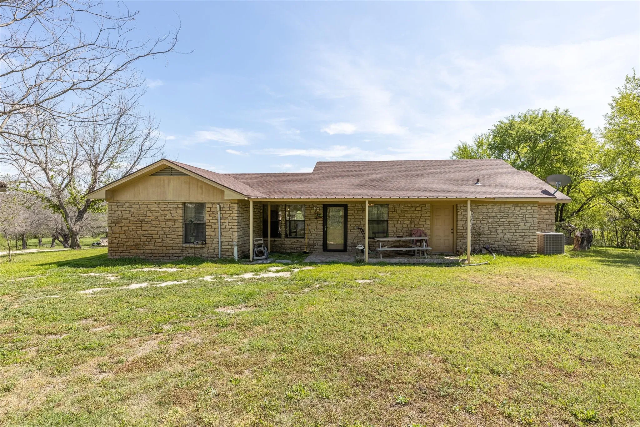 Single Family Residence For Sale in Erath County , 9885 County Road 270, Hico, Texas 76457, 3 Bedrooms, 2 Bathrooms, Garage spaces, 1,390 Sqft, built in 1986, Preowned, Price $825,000, mls#21157923, Real Estate Agent in Hico, Homes For Sale in Erath county, Homes For Sale in Hico, Realtor in Hico Texas, Real Estate Brokerage Independent Realty Texas, Luminita Cordes Realtor