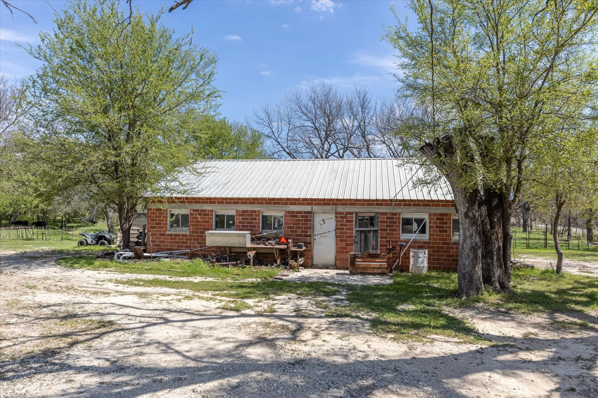 Single Family Residence For Sale in Erath County , 9885 County Road 270, Hico, Texas 76457, 3 Bedrooms, 2 Bathrooms, Garage spaces, 1,390 Sqft, built in 1986, Preowned, Price $825,000, mls#21157923, Real Estate Agent in Hico, Homes For Sale in Erath county, Homes For Sale in Hico, Realtor in Hico Texas, Real Estate Brokerage Independent Realty Texas, Luminita Cordes Realtor