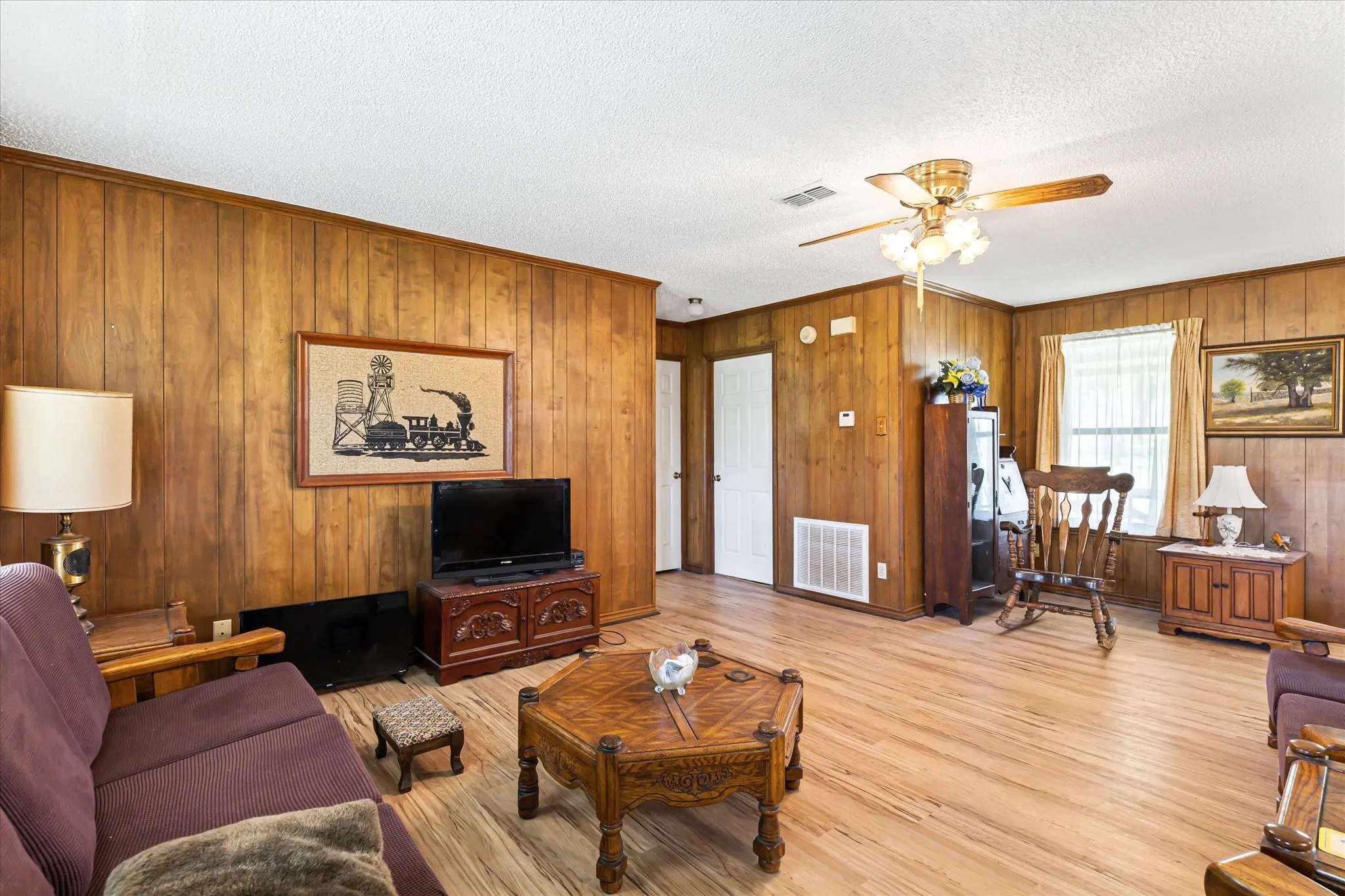 Single Family Residence For Sale in Erath County , 9885 County Road 270, Hico, Texas 76457, 3 Bedrooms, 2 Bathrooms, Garage spaces, 1,390 Sqft, built in 1986, Preowned, Price $825,000, mls#21157923, Real Estate Agent in Hico, Homes For Sale in Erath county, Homes For Sale in Hico, Realtor in Hico Texas, Real Estate Brokerage Independent Realty Texas, Luminita Cordes Realtor