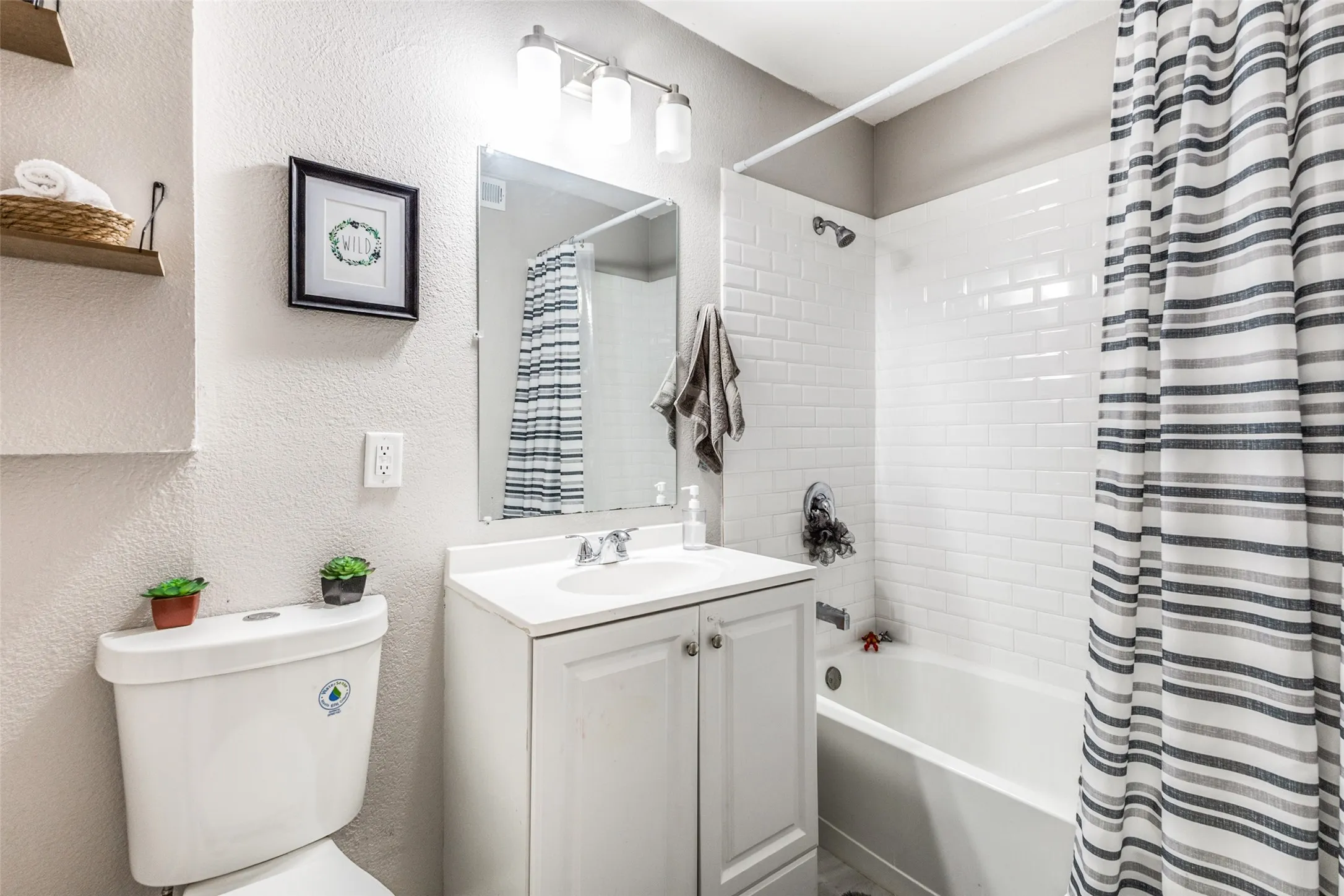 Quadruplex For Sale in Dallas County , 315 N Merrill Avenue, Duncanville, Texas 75116, 9 Bedrooms, 5 Bathrooms, 4 Garage spaces, 0 Sqft, built in 1955, Preowned, Price $625,000, mls#21157933, Real Estate Agent in Duncanville, Homes For Sale in Dallas county, Homes For Sale in Duncanville, Realtor in Duncanville Texas, Real Estate Brokerage Independent Realty Texas, Luminita Cordes Realtor